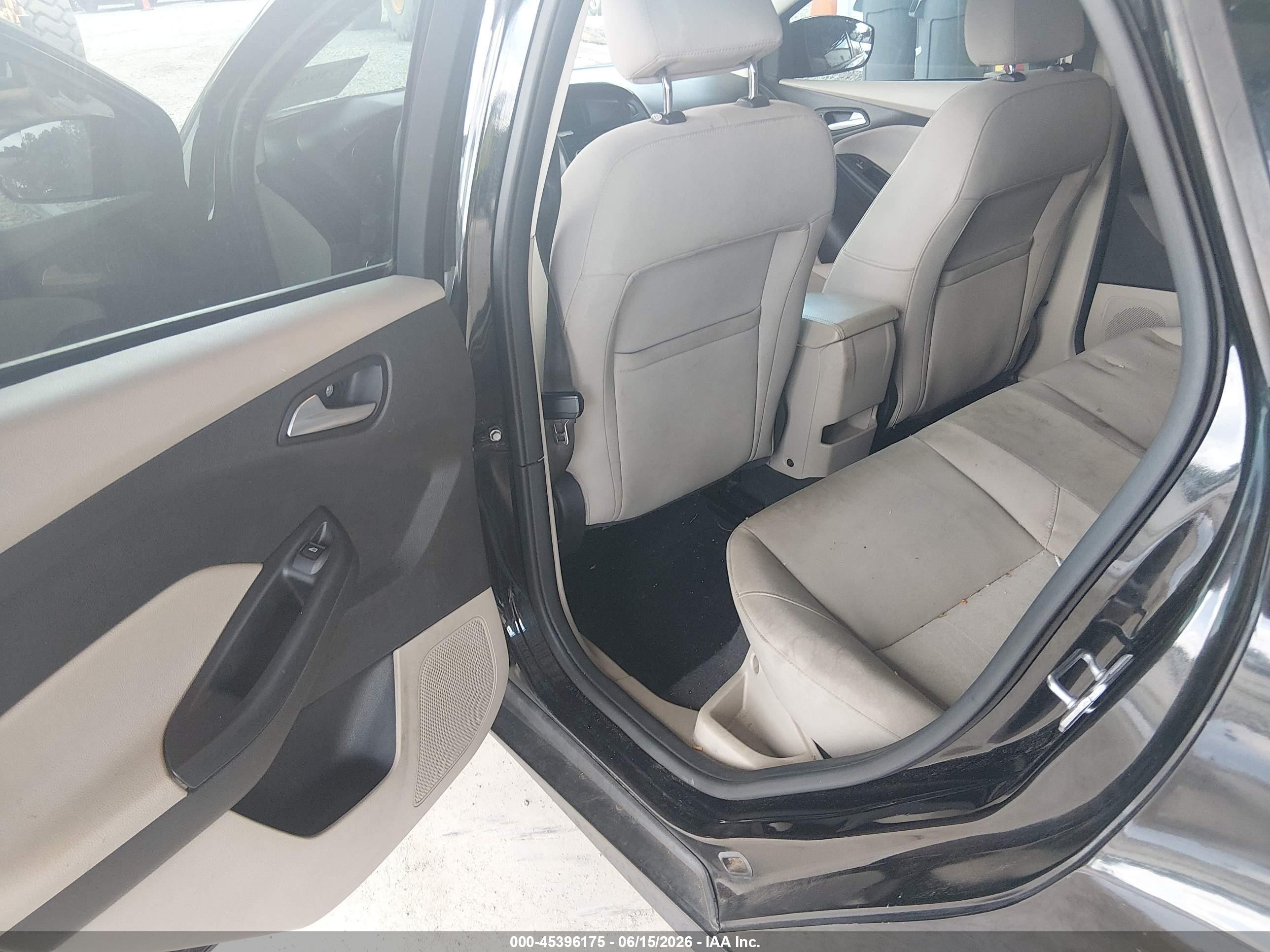 2015 Ford Focus Se Черный vin: 1FADP3F22FL344918