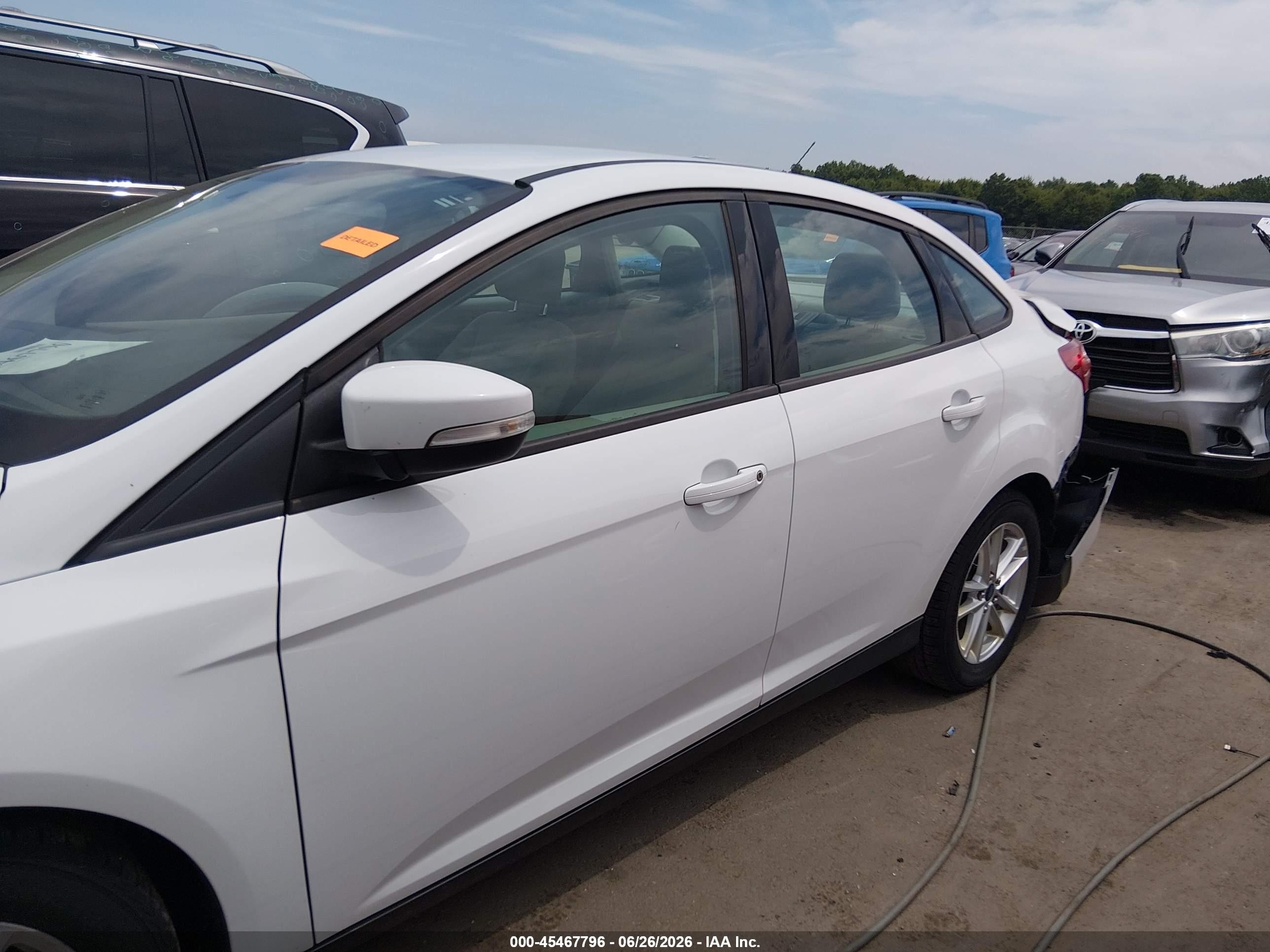2015 Ford Focus Se White vin: 1FADP3F22FL350007