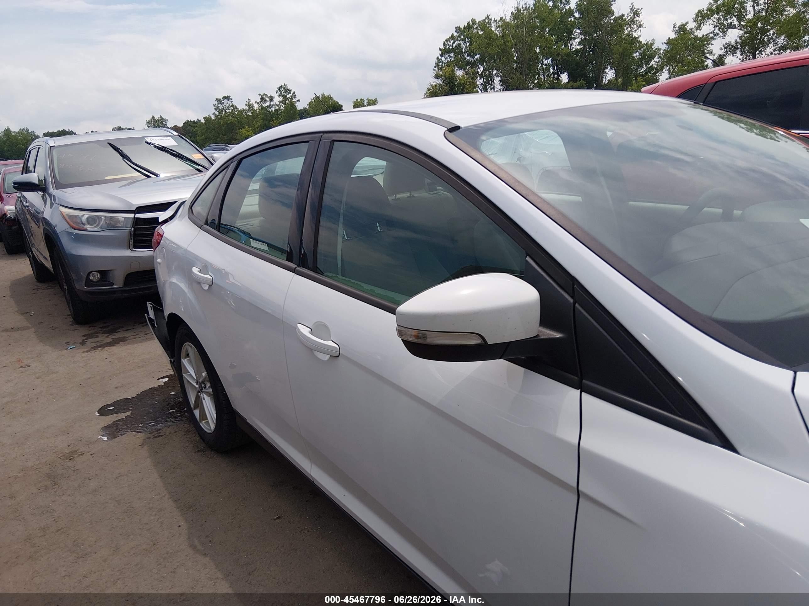2015 Ford Focus Se White vin: 1FADP3F22FL350007