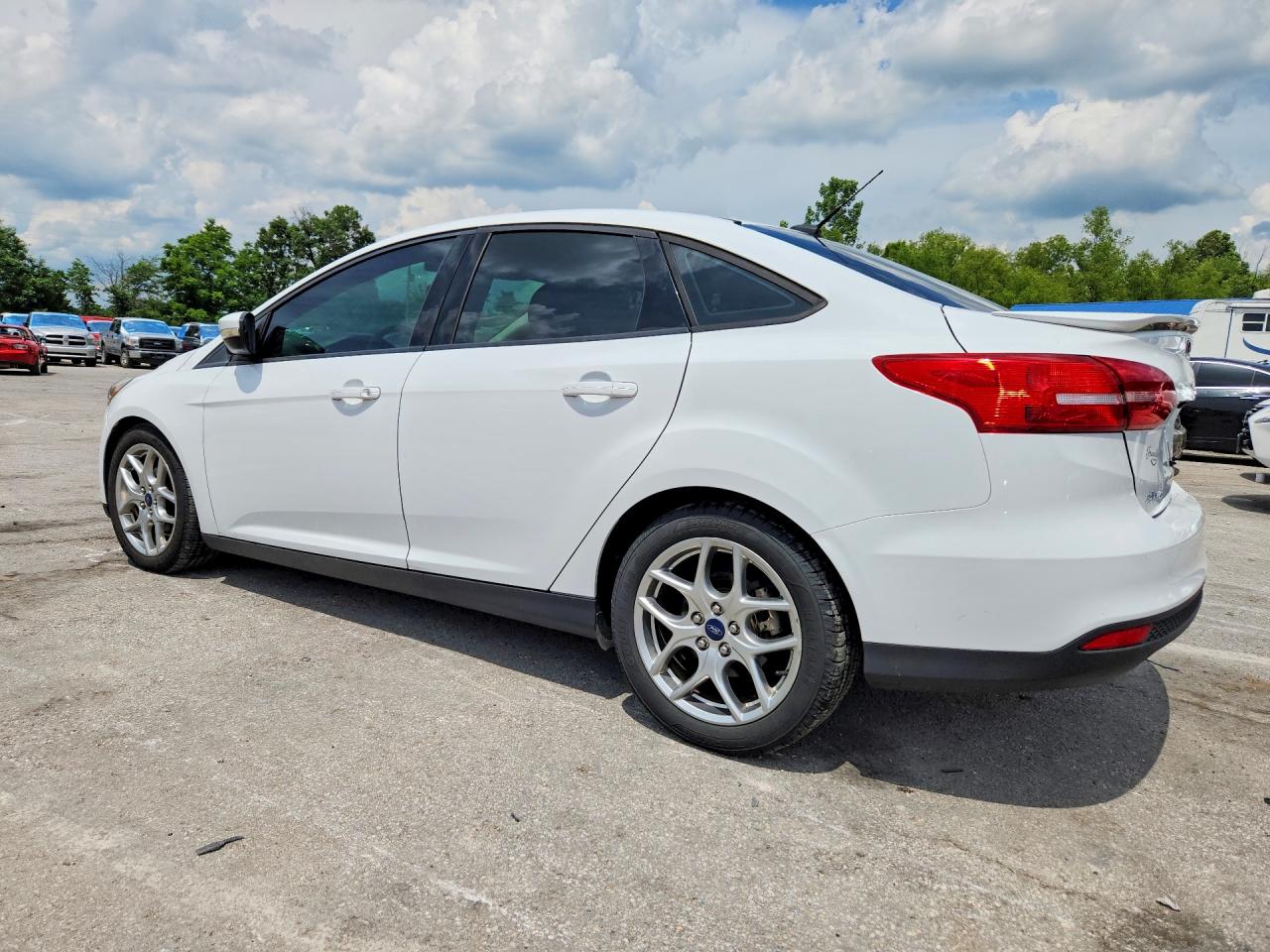 2015 Ford Focus Se White vin: 1FADP3F22FL357345