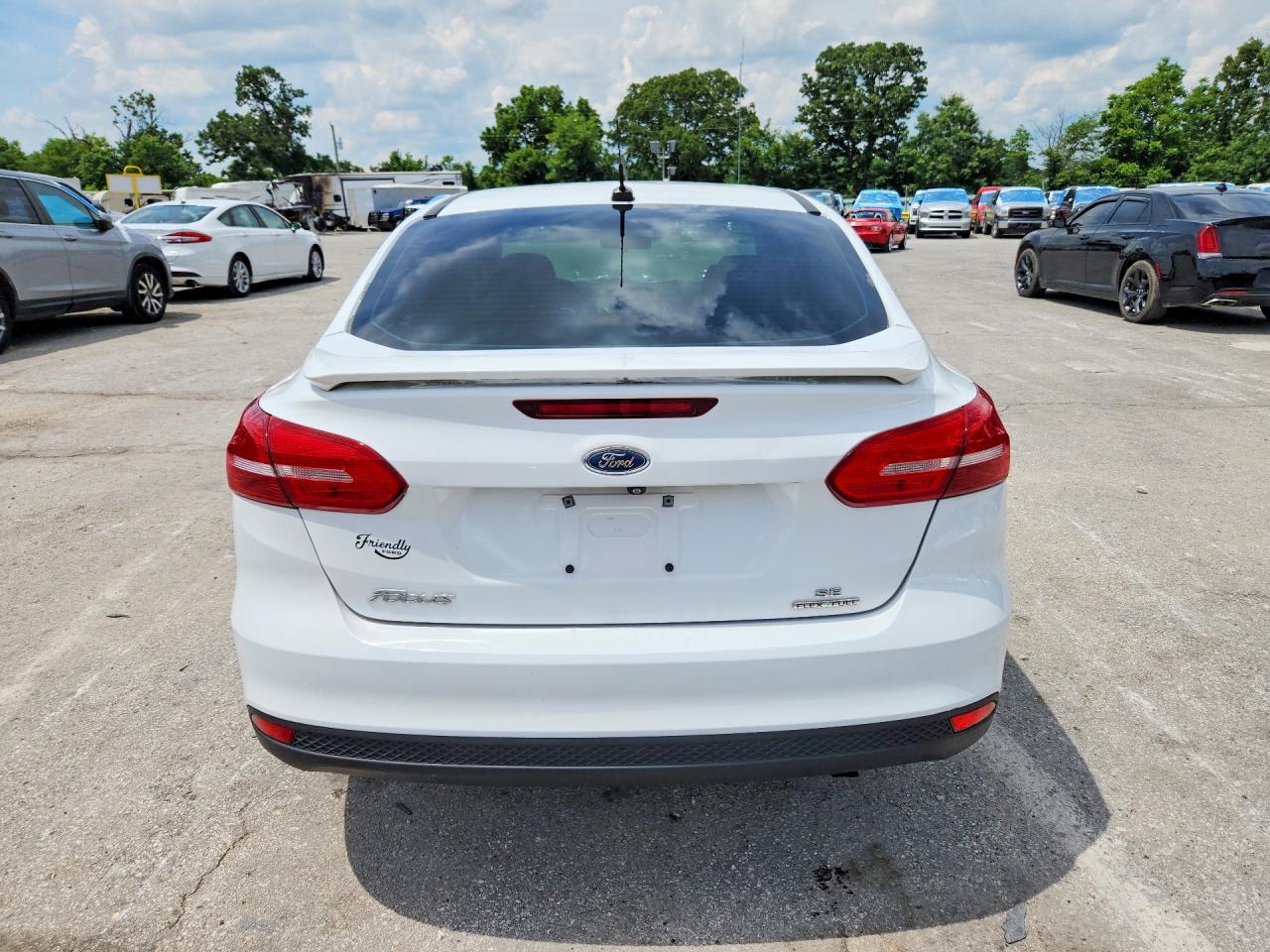 2015 Ford Focus Se White vin: 1FADP3F22FL357345
