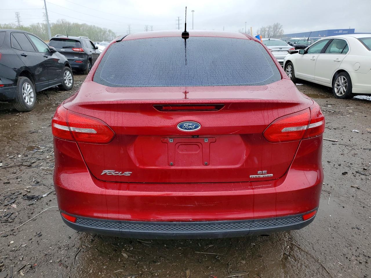 2015 Ford Focus Se Red vin: 1FADP3F22FL360892