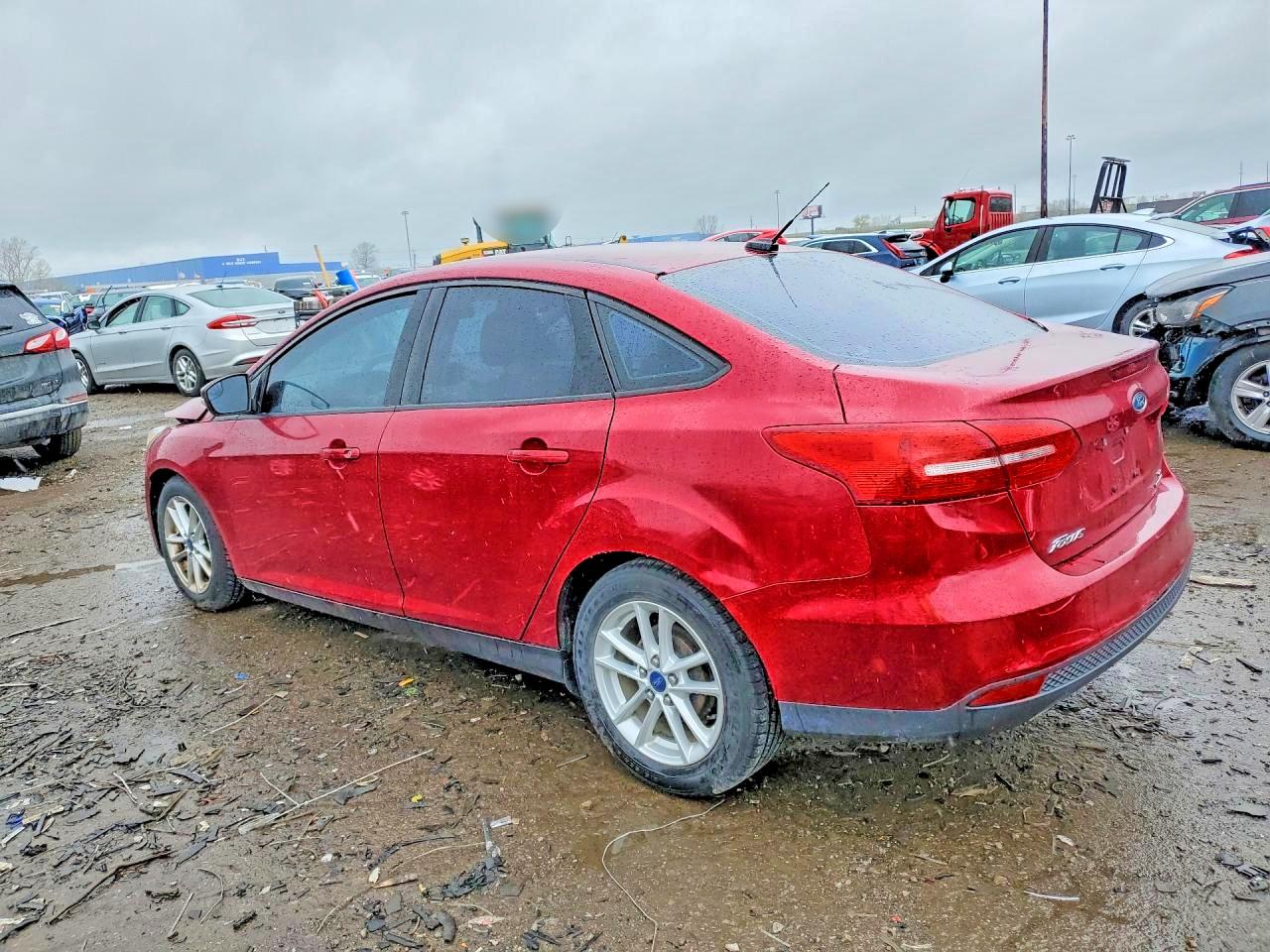 2015 Ford Focus Se Red vin: 1FADP3F22FL360892