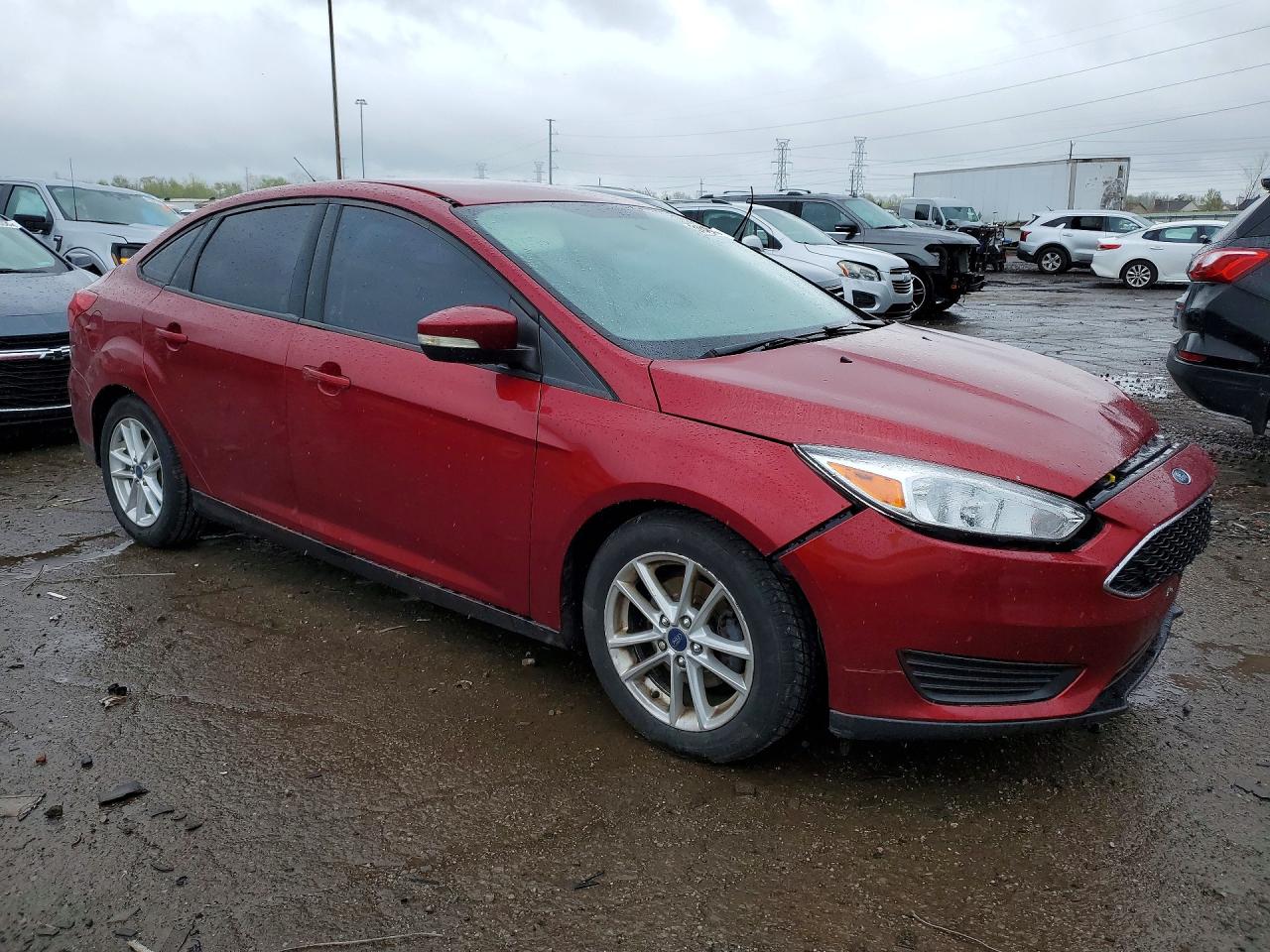 2015 Ford Focus Se Red vin: 1FADP3F22FL360892