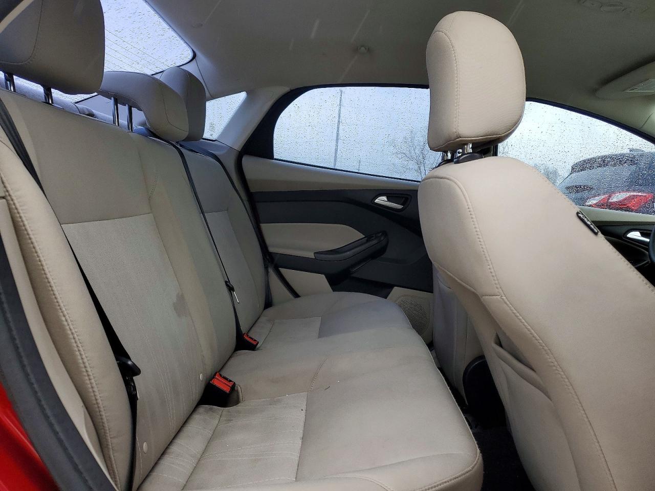 2015 Ford Focus Se Red vin: 1FADP3F22FL360892