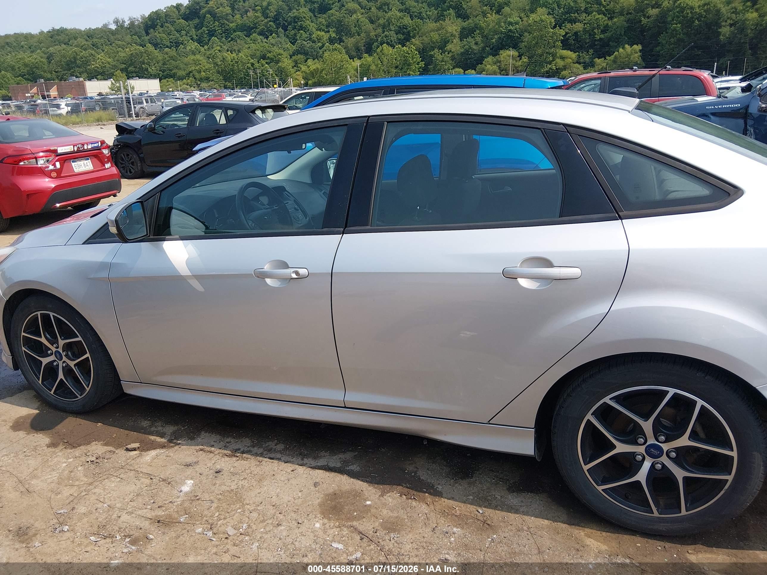 2015 Ford Focus Se Silver vin: 1FADP3F22FL362268