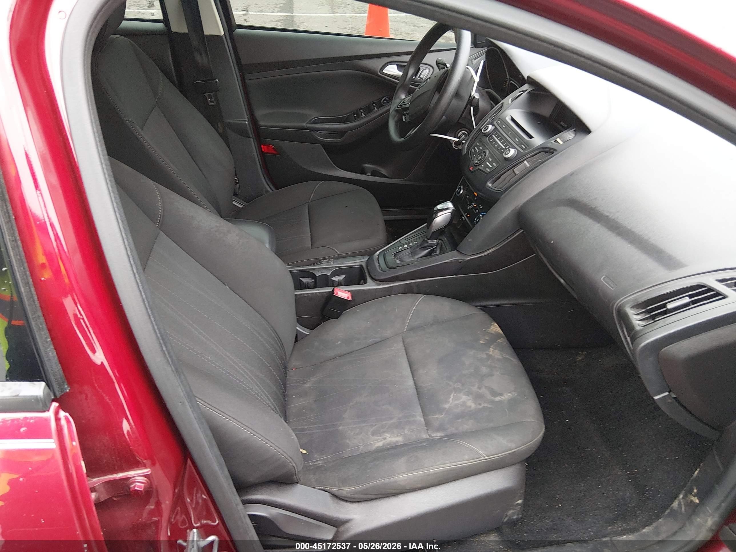 2015 Ford Focus Se Красный vin: 1FADP3F22FL365333