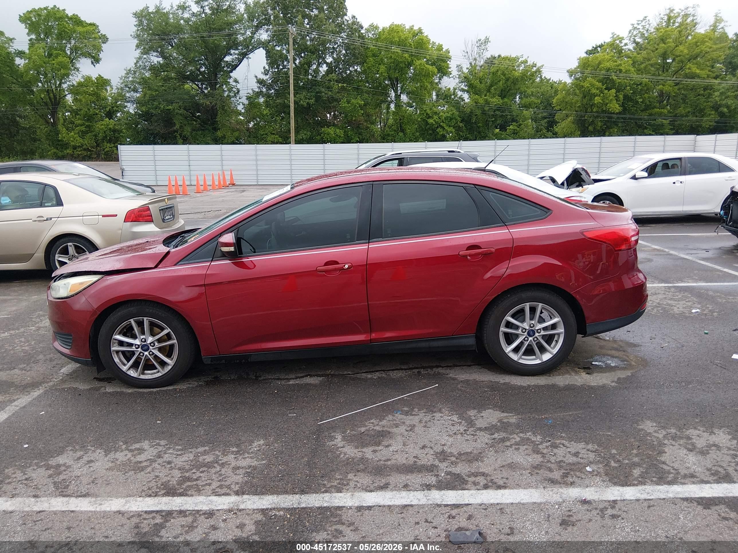 2015 Ford Focus Se Красный vin: 1FADP3F22FL365333