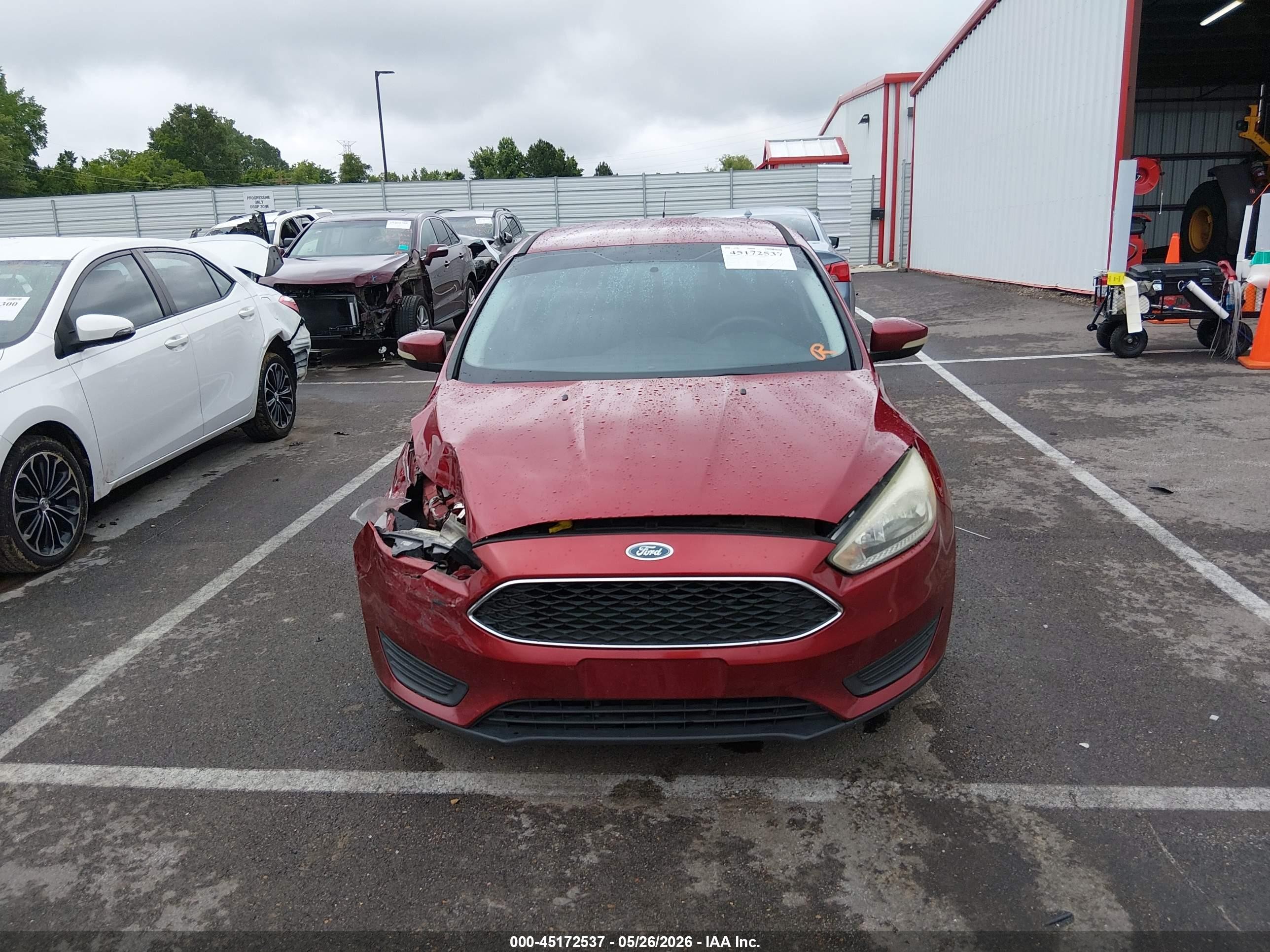 2015 Ford Focus Se Красный vin: 1FADP3F22FL365333