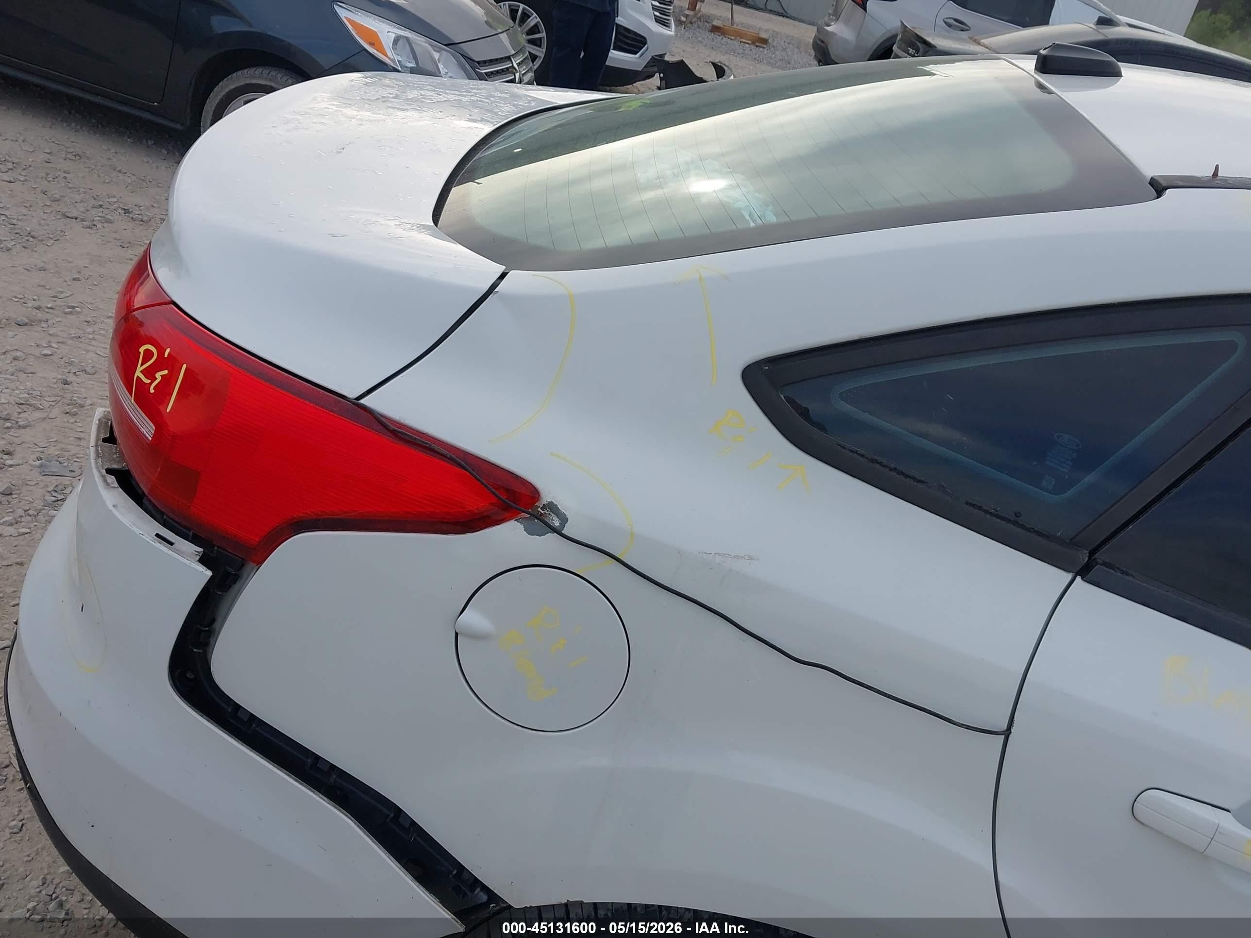 2015 Ford Focus Se White vin: 1FADP3F22FL373836