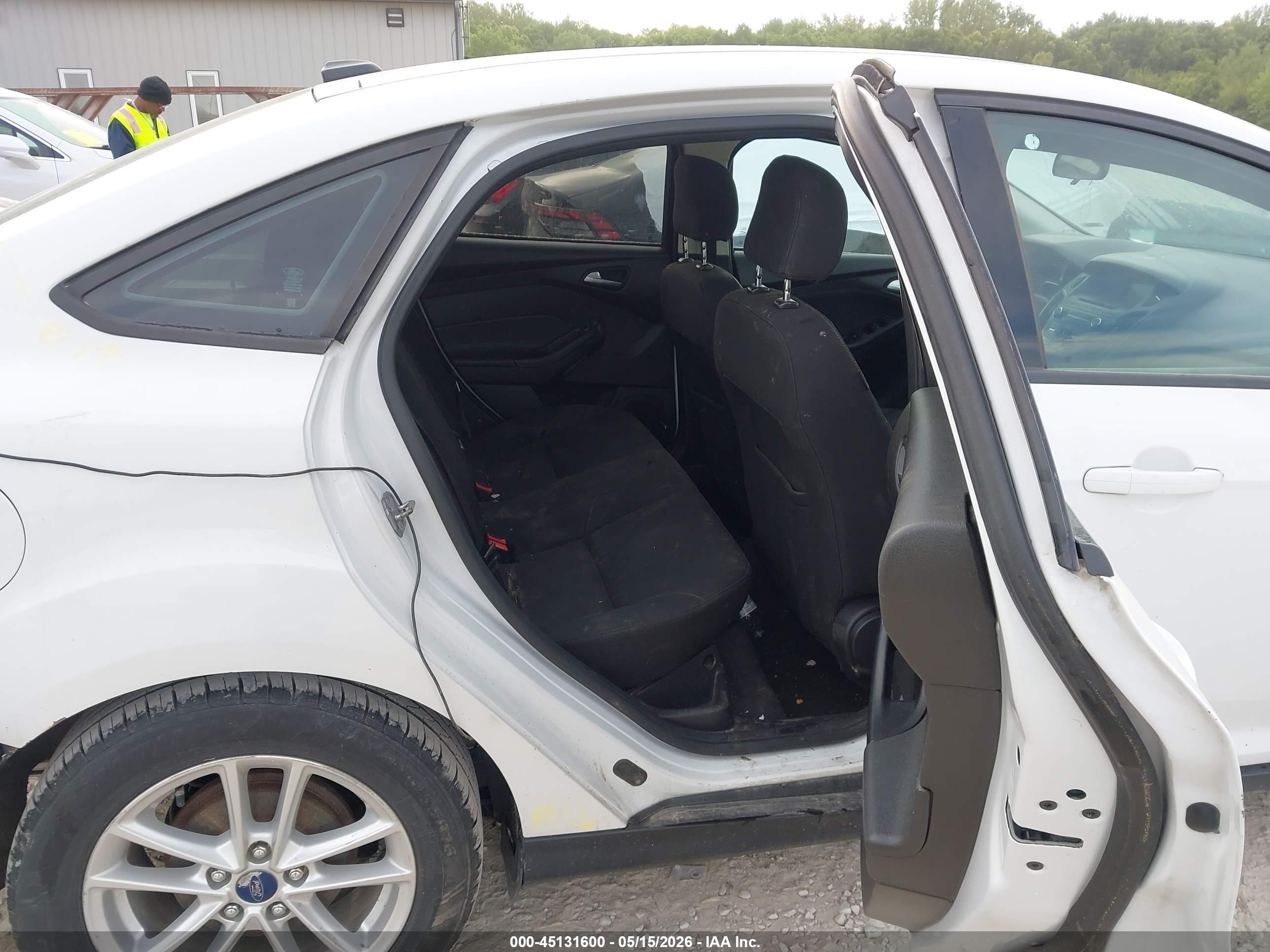2015 Ford Focus Se White vin: 1FADP3F22FL373836