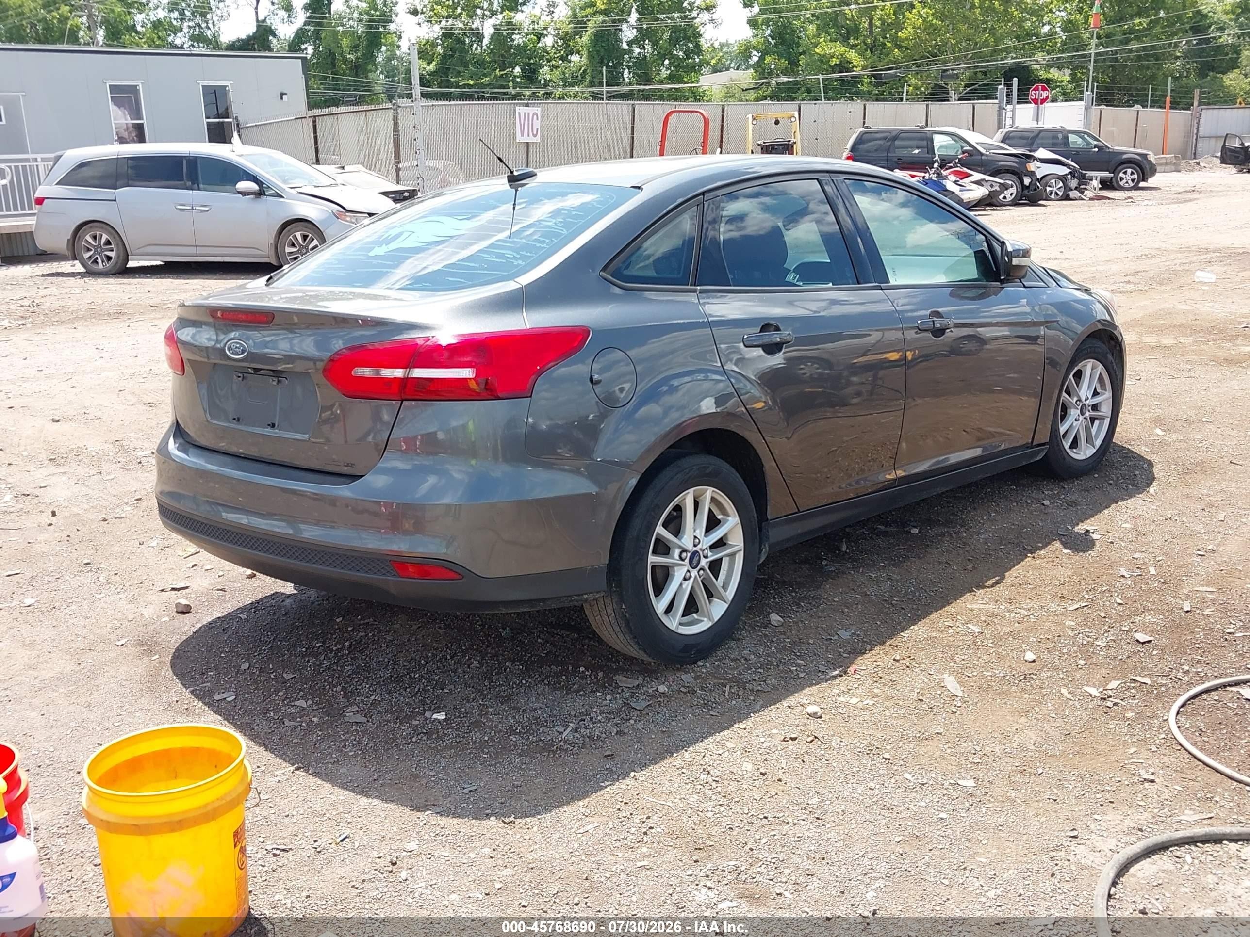2015 Ford Focus Se Gray vin: 1FADP3F22FL381872