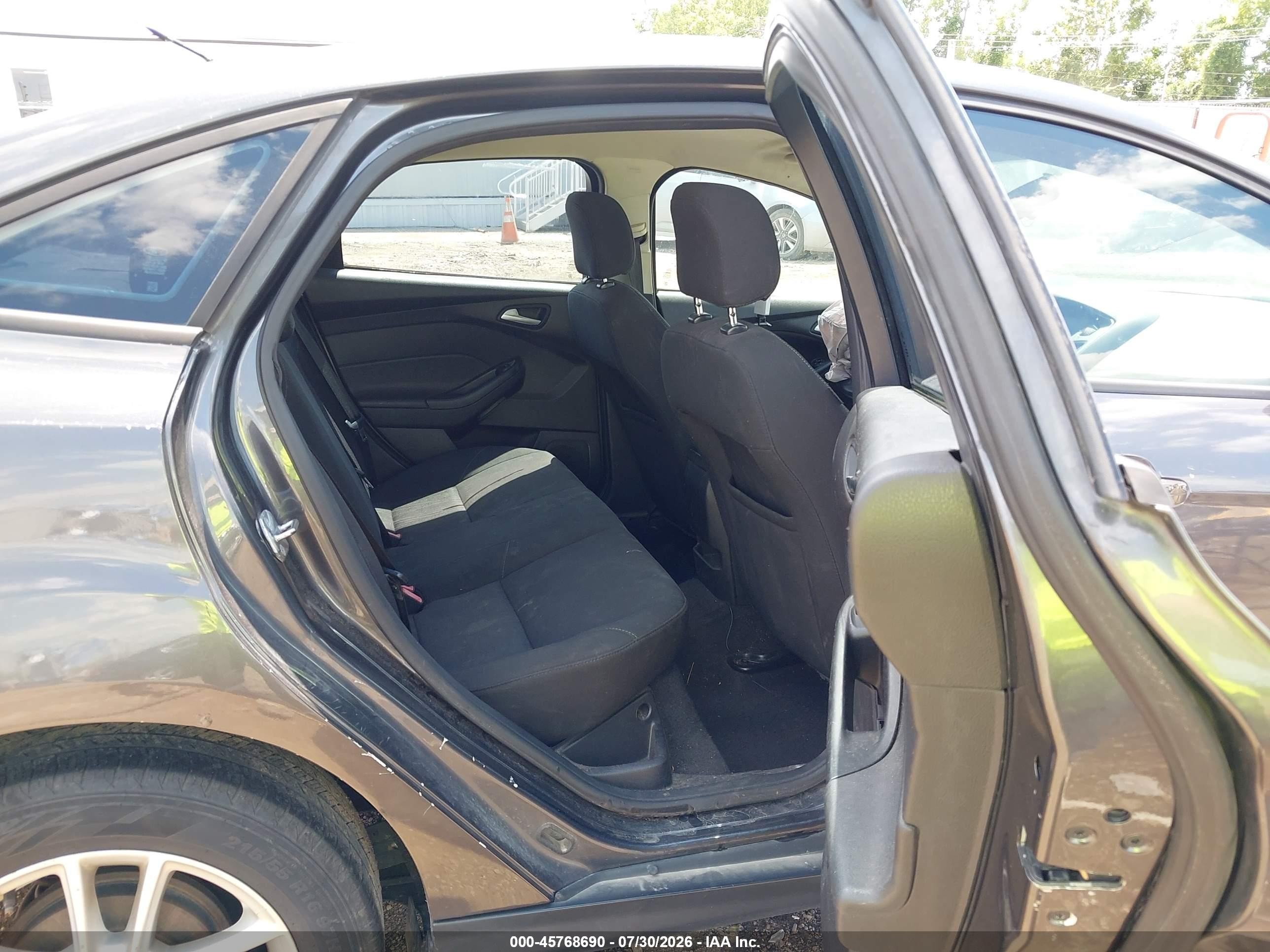 2015 Ford Focus Se Gray vin: 1FADP3F22FL381872