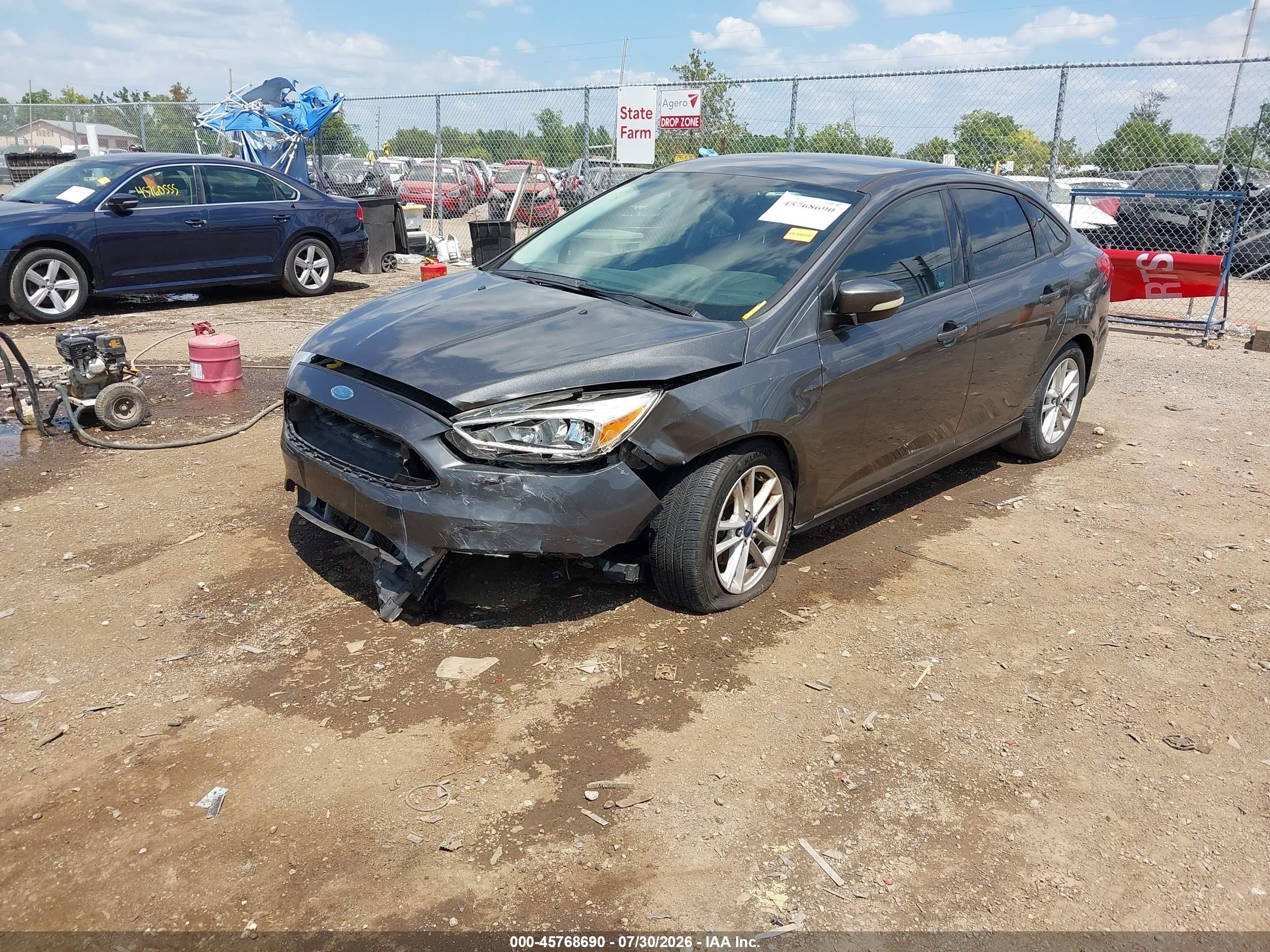 2015 Ford Focus Se Gray vin: 1FADP3F22FL381872