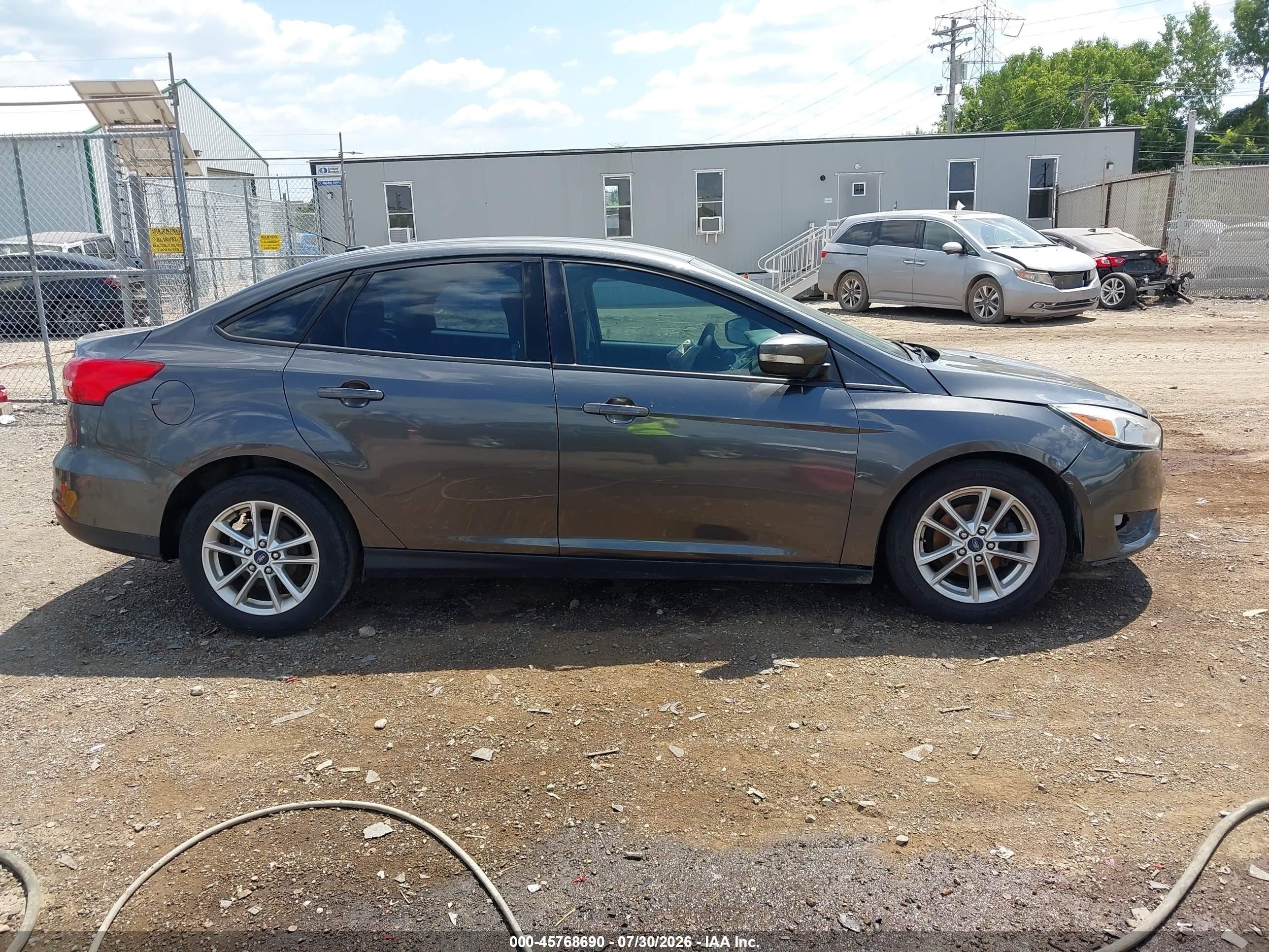 2015 Ford Focus Se Gray vin: 1FADP3F22FL381872