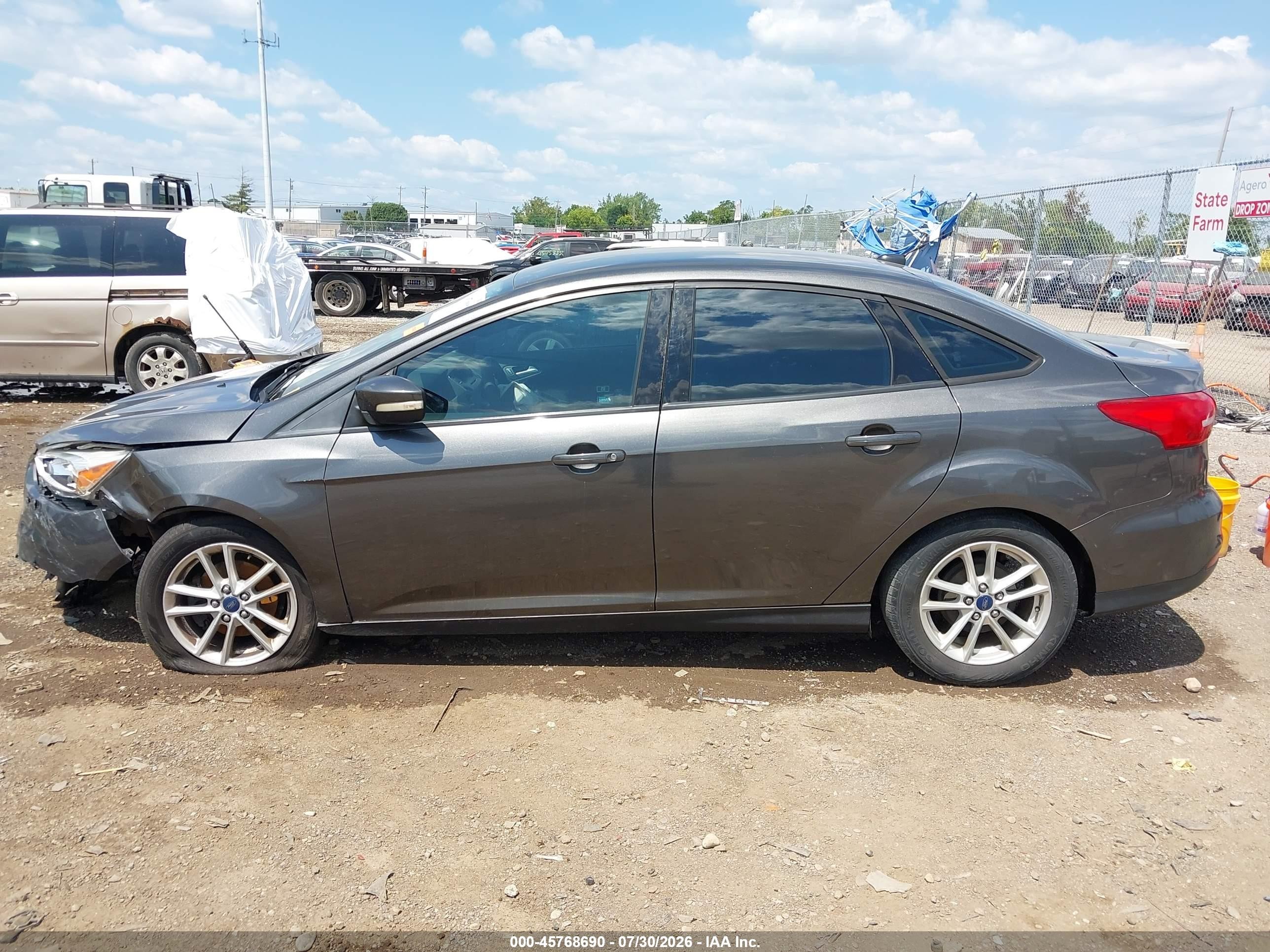 2015 Ford Focus Se Gray vin: 1FADP3F22FL381872