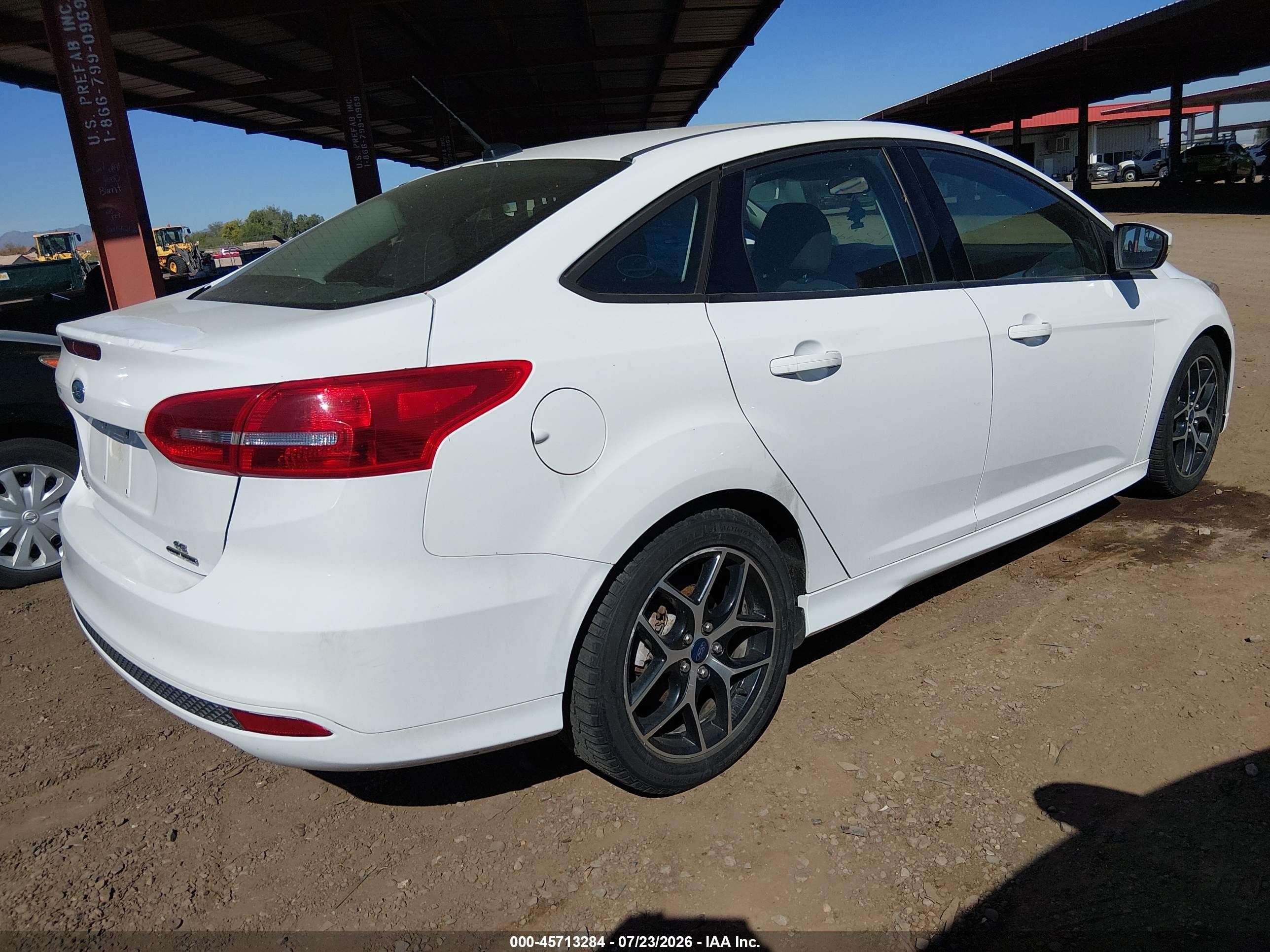 2015 Ford Focus Se White vin: 1FADP3F22FL382603