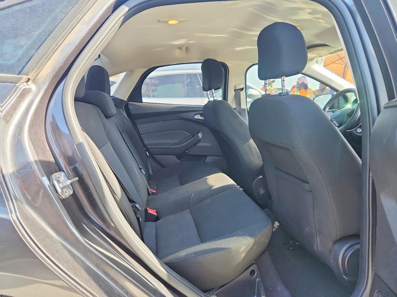 2015 Ford Focus Se Gray vin: 1FADP3F22FL384660