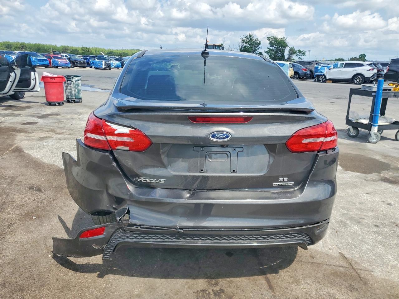 2015 Ford Focus Se Gray vin: 1FADP3F22FL385307
