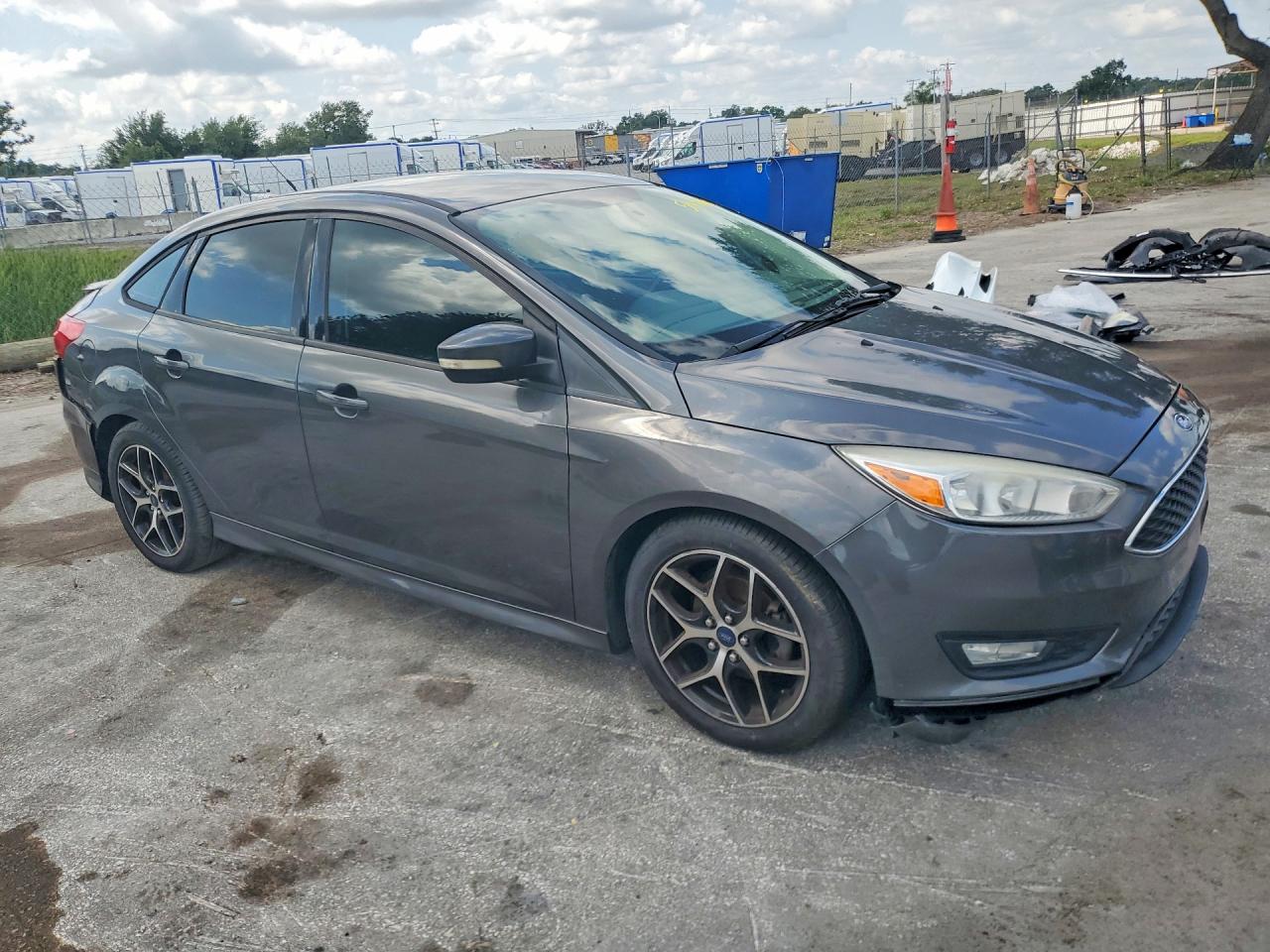 2015 Ford Focus Se Gray vin: 1FADP3F22FL385307