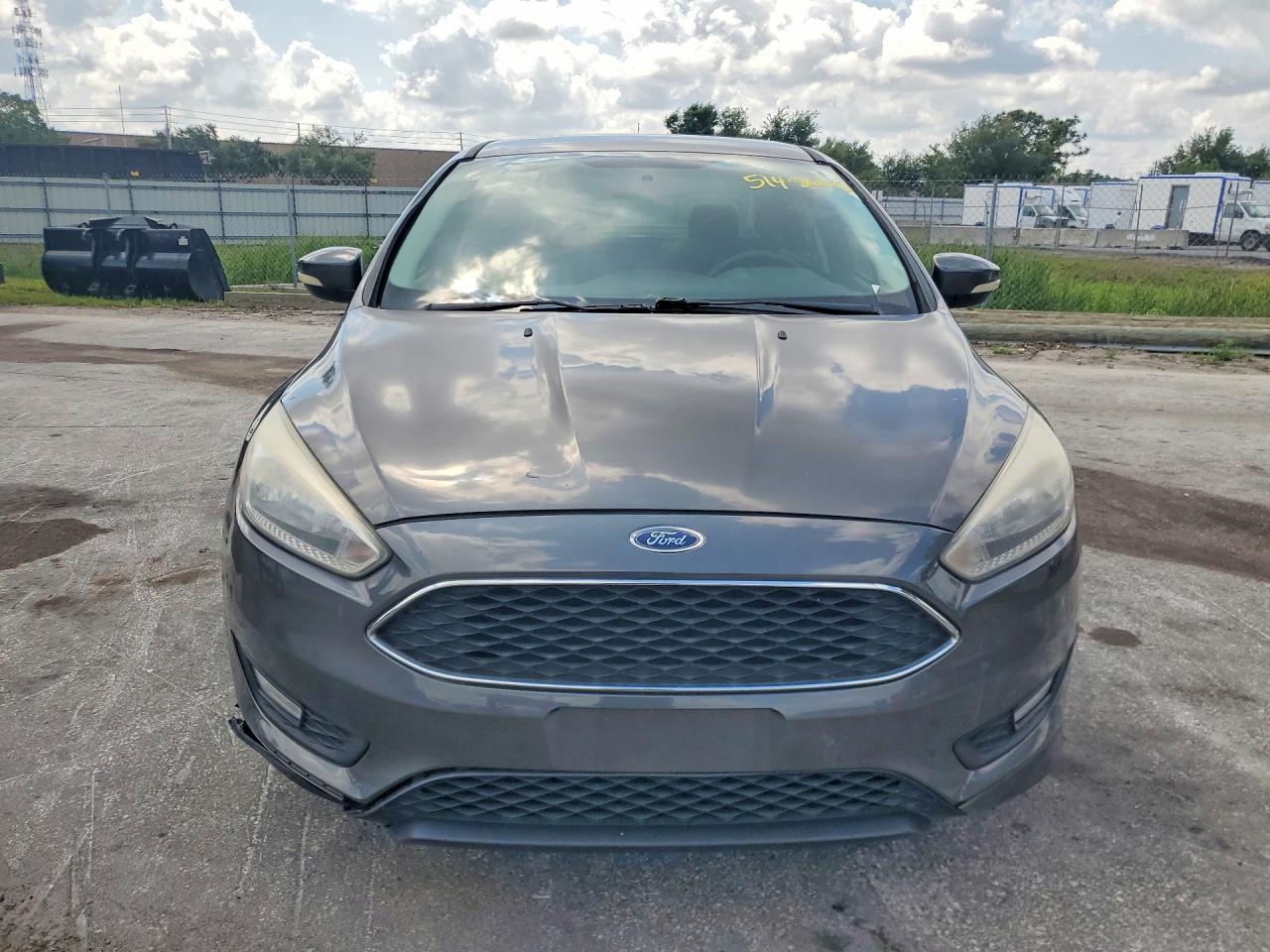 2015 Ford Focus Se Gray vin: 1FADP3F22FL385307