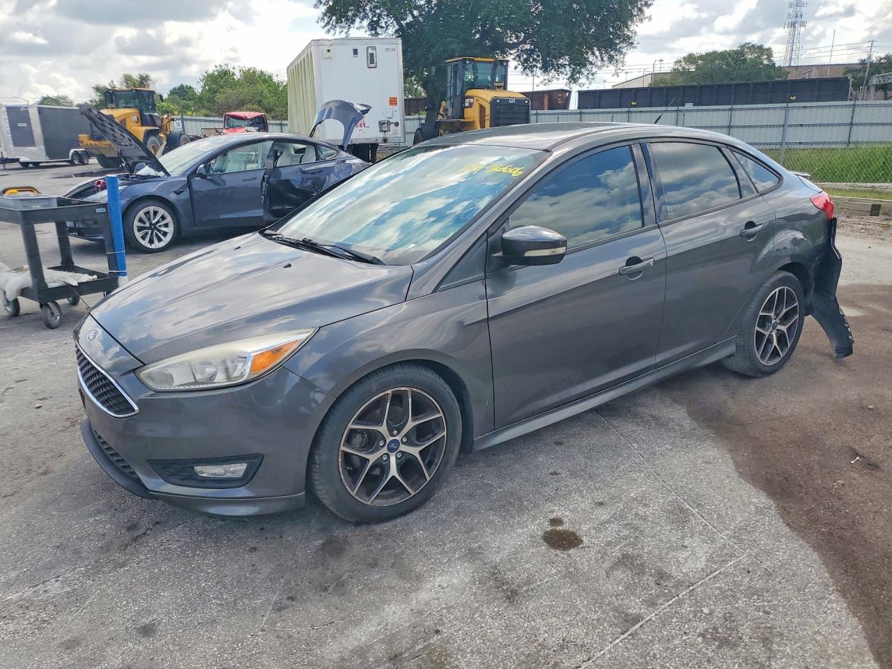 2015 Ford Focus Se Gray vin: 1FADP3F22FL385307