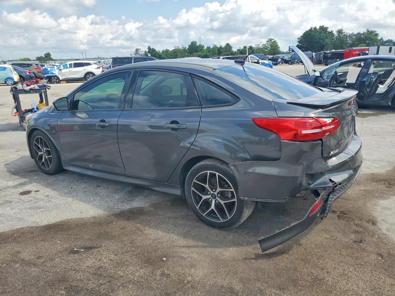 2015 Ford Focus Se Gray vin: 1FADP3F22FL385307