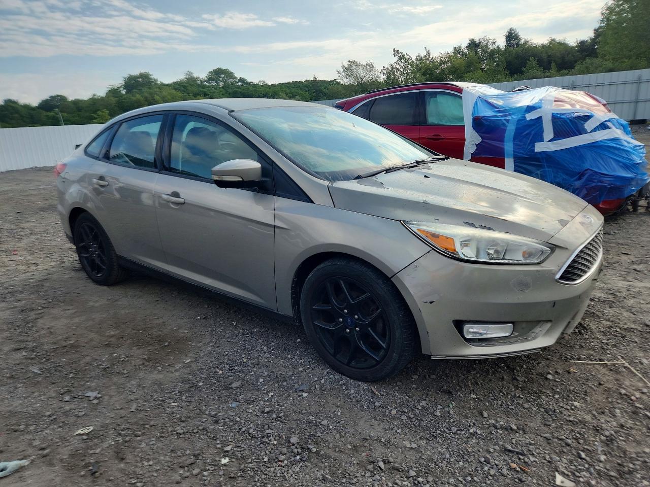 2016 Ford Focus Se Gold vin: 1FADP3F22GL370906