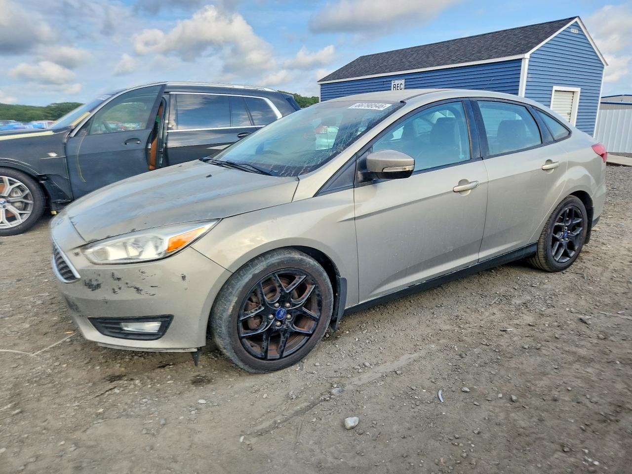 2016 Ford Focus Se Gold vin: 1FADP3F22GL370906