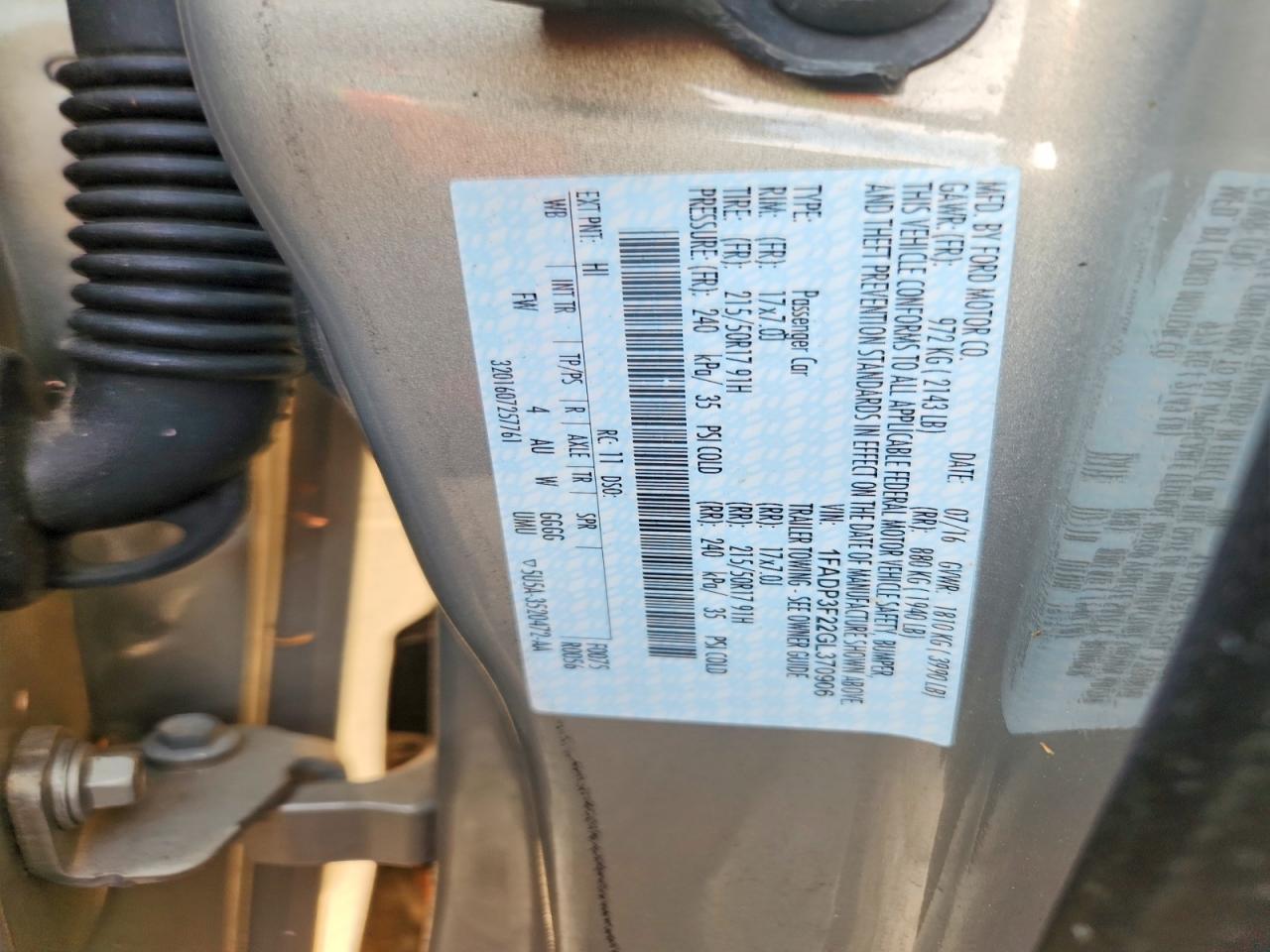 2016 Ford Focus Se Gold vin: 1FADP3F22GL370906