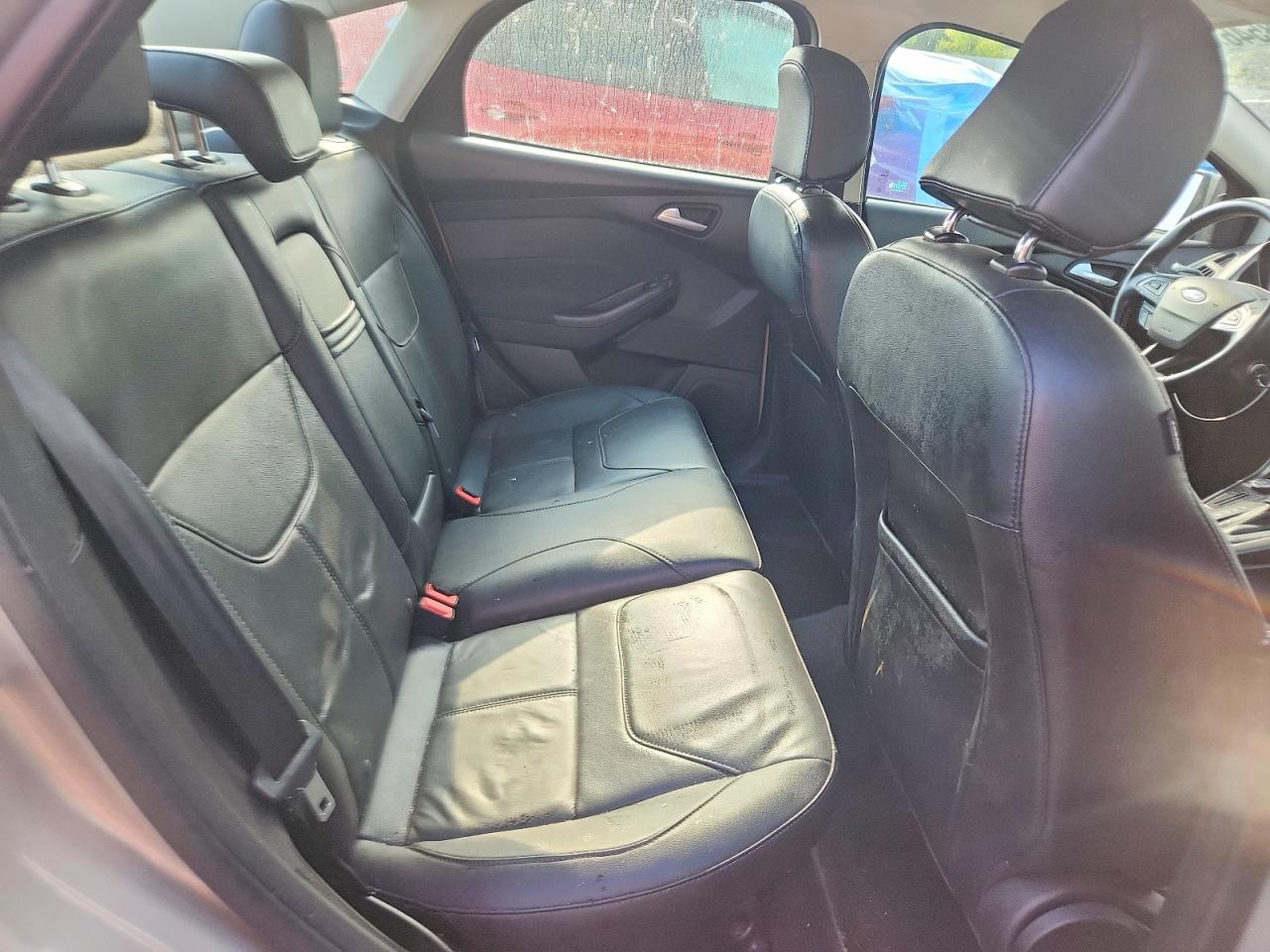 2016 Ford Focus Se Gold vin: 1FADP3F22GL370906