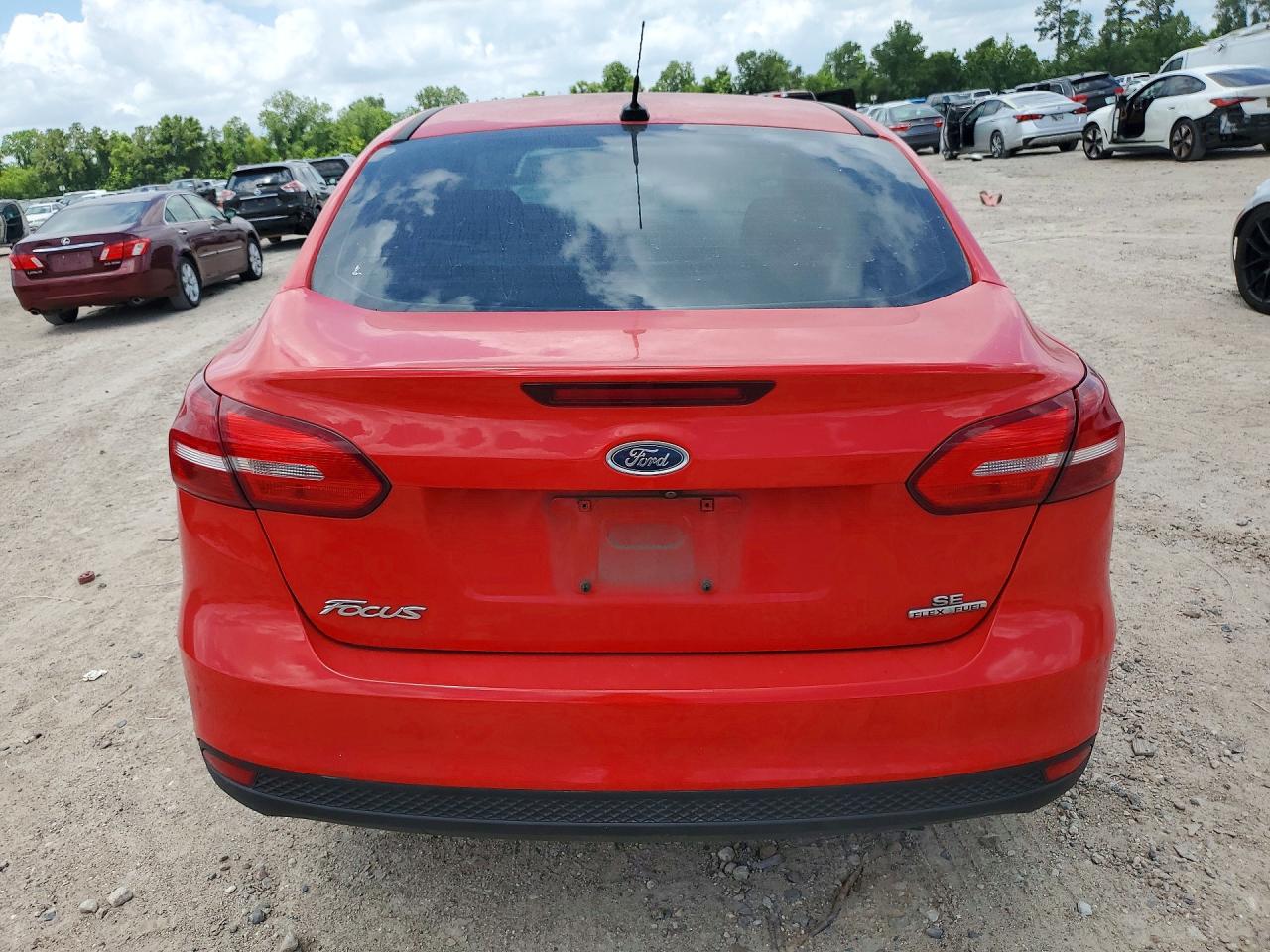 2016 Ford Focus Se Red vin: 1FADP3F22GL391089
