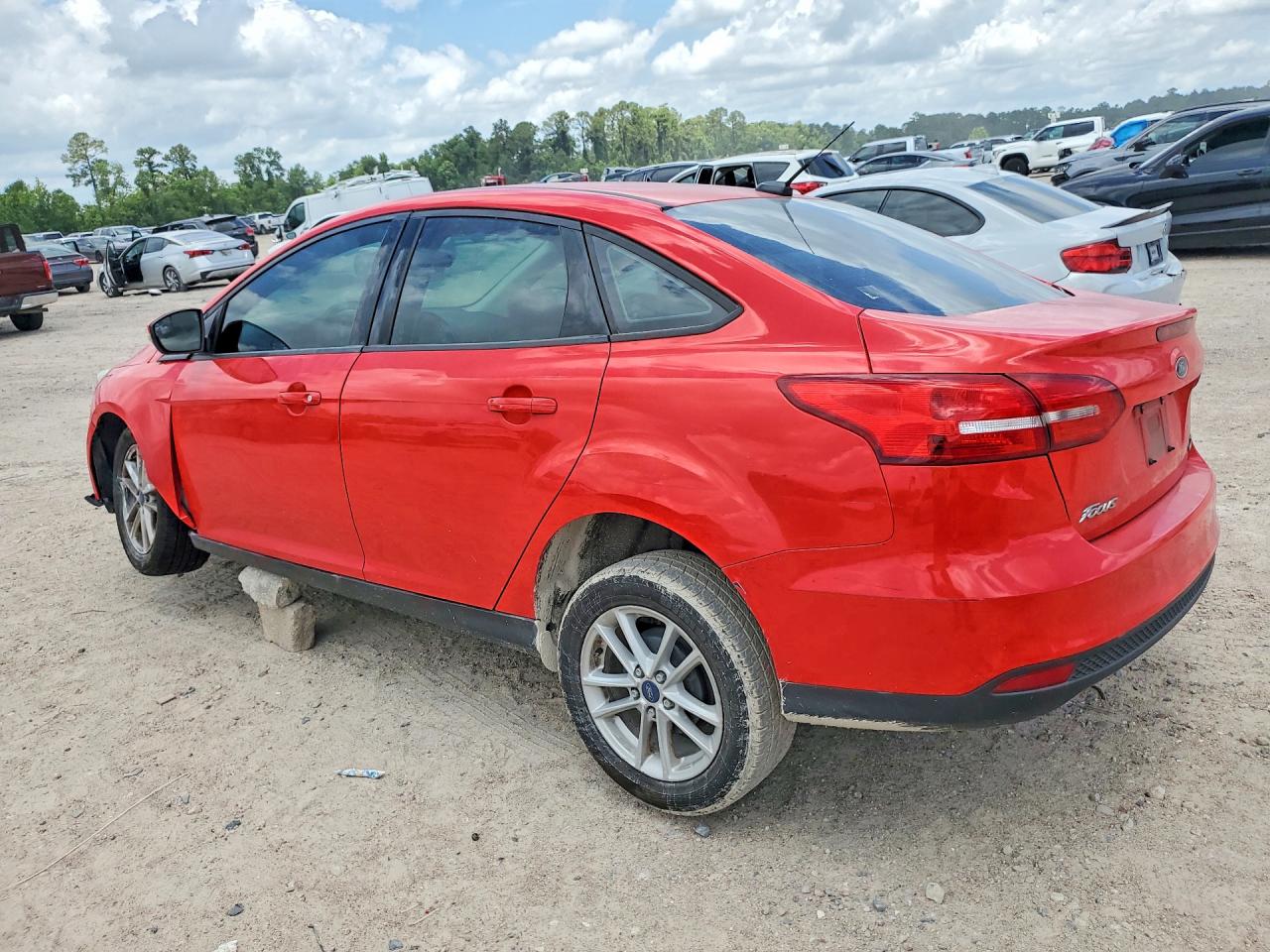 2016 Ford Focus Se Red vin: 1FADP3F22GL391089