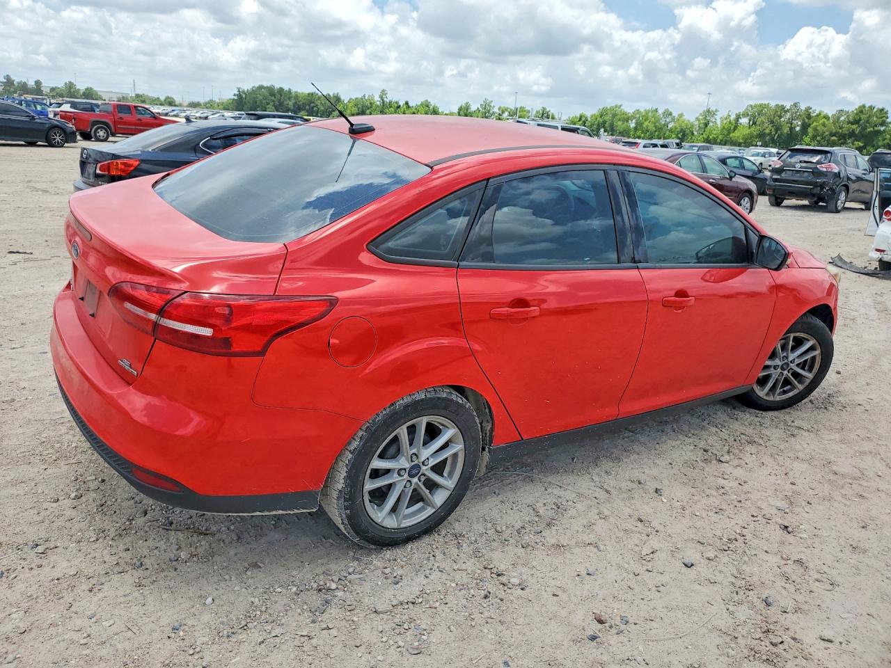 2016 Ford Focus Se Red vin: 1FADP3F22GL391089