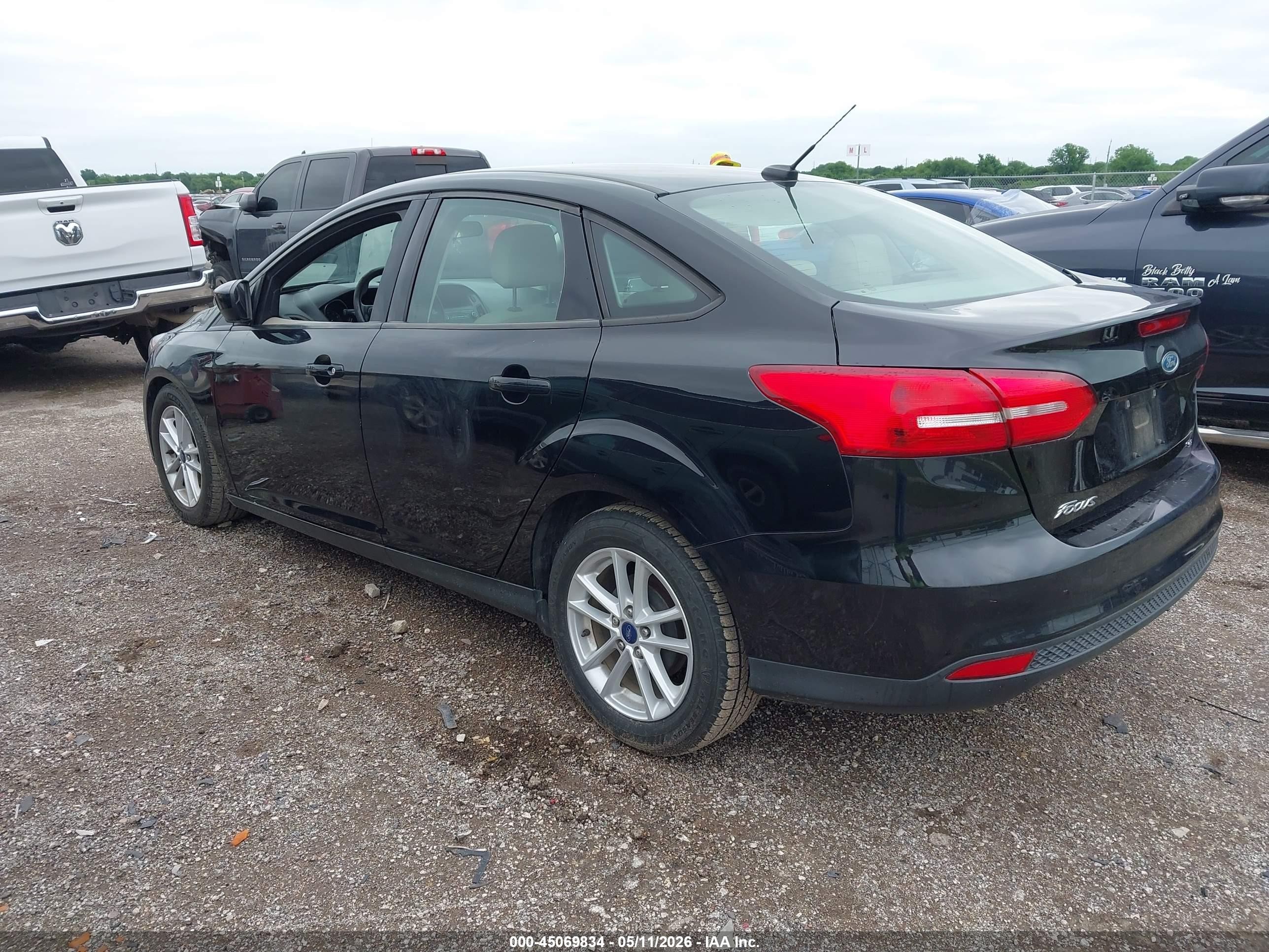 2018 Ford Focus Se Black vin: 1FADP3F22JL206546