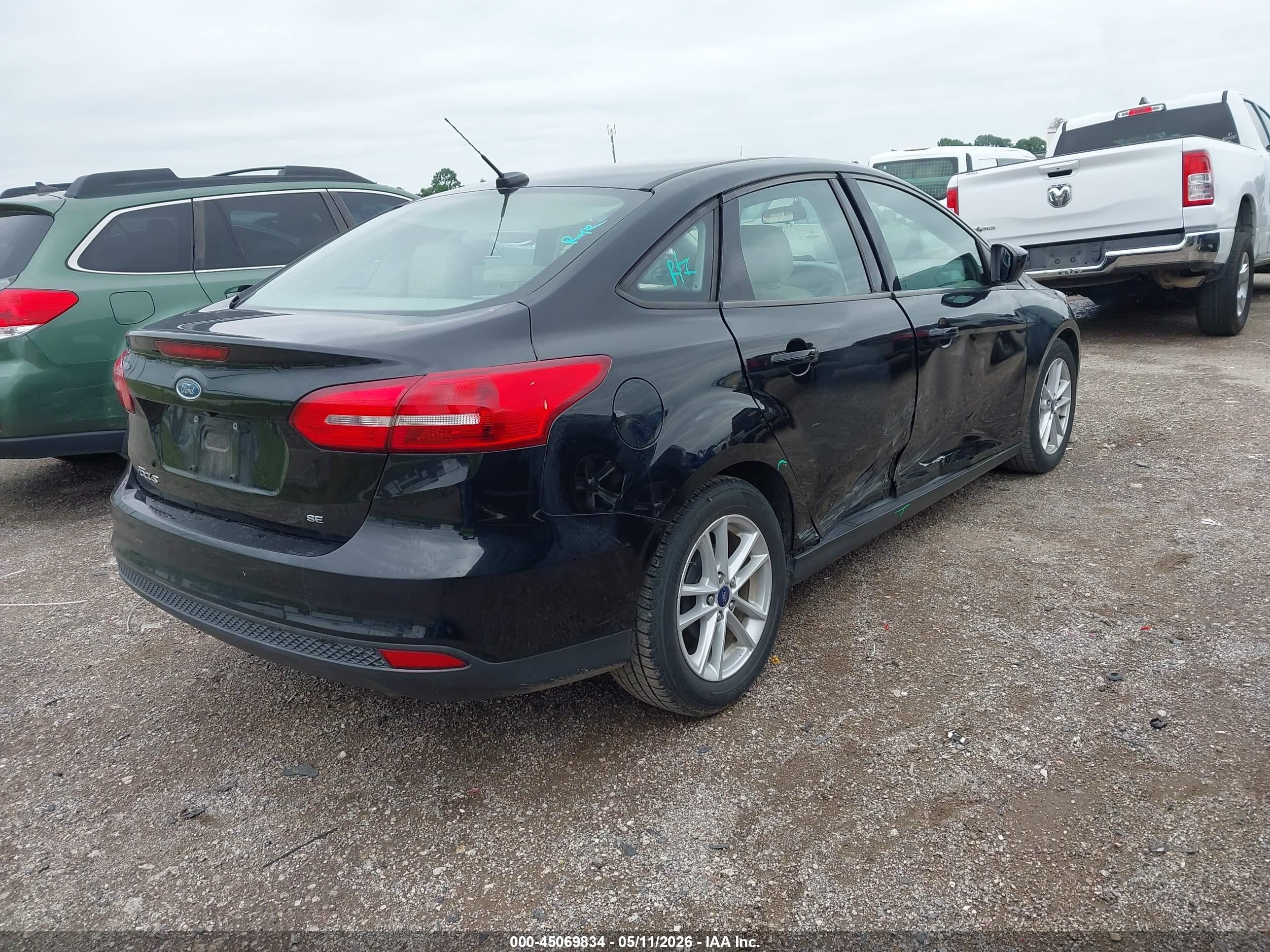 2018 Ford Focus Se Black vin: 1FADP3F22JL206546