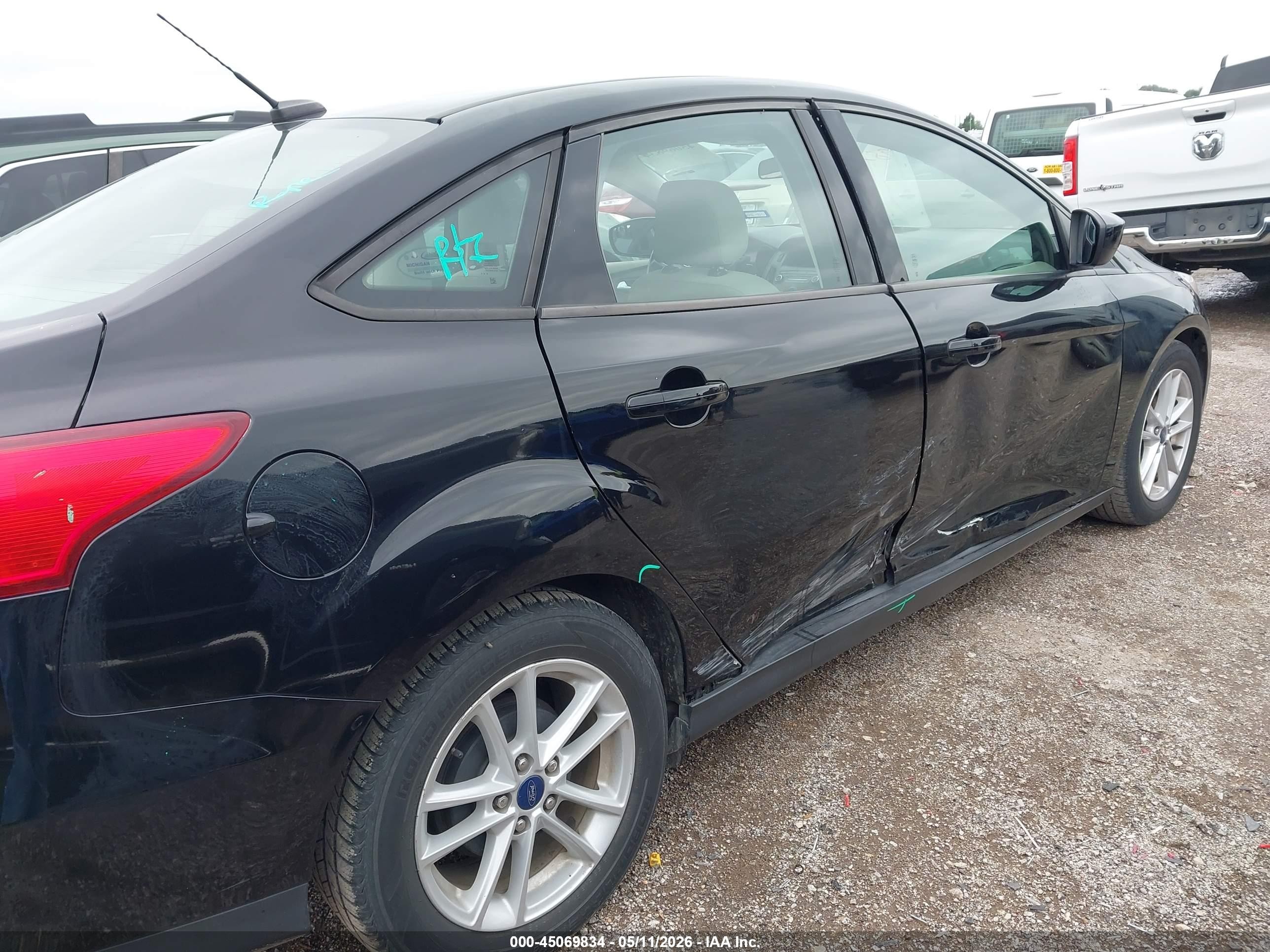 2018 Ford Focus Se Black vin: 1FADP3F22JL206546