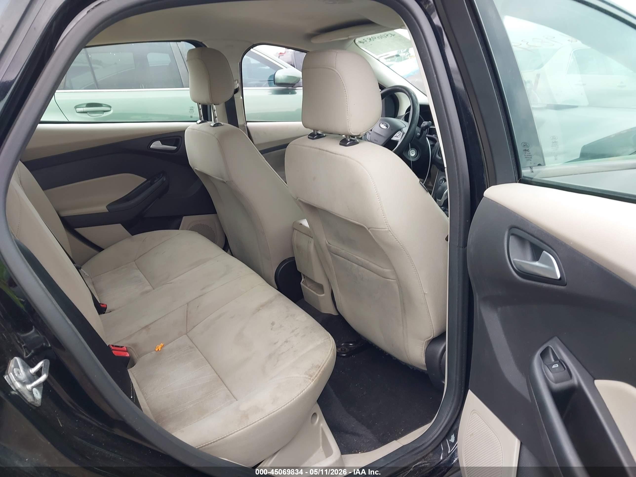 2018 Ford Focus Se Black vin: 1FADP3F22JL206546