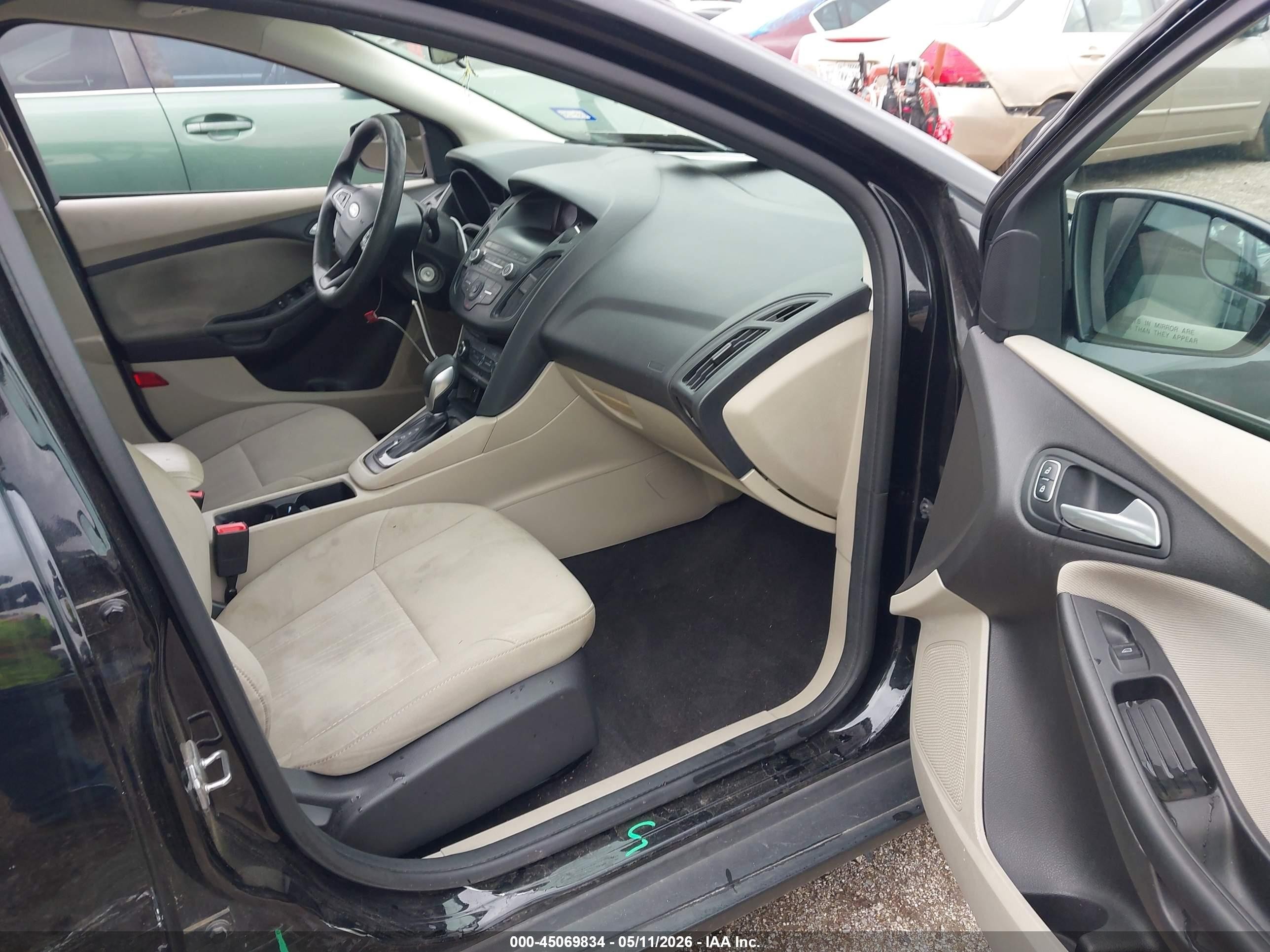 2018 Ford Focus Se Black vin: 1FADP3F22JL206546