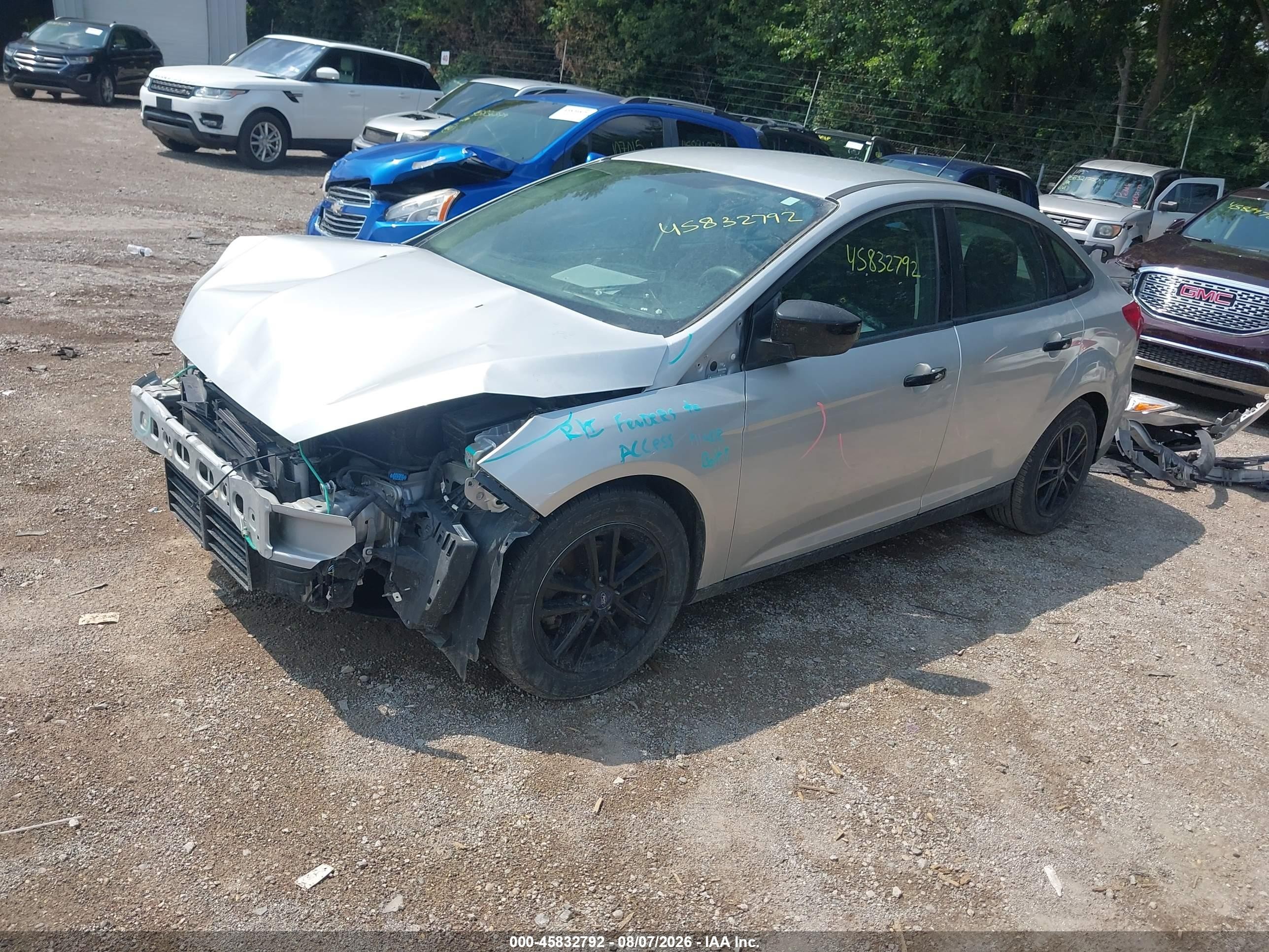 2018 Ford Focus Se Silver vin: 1FADP3F22JL224898