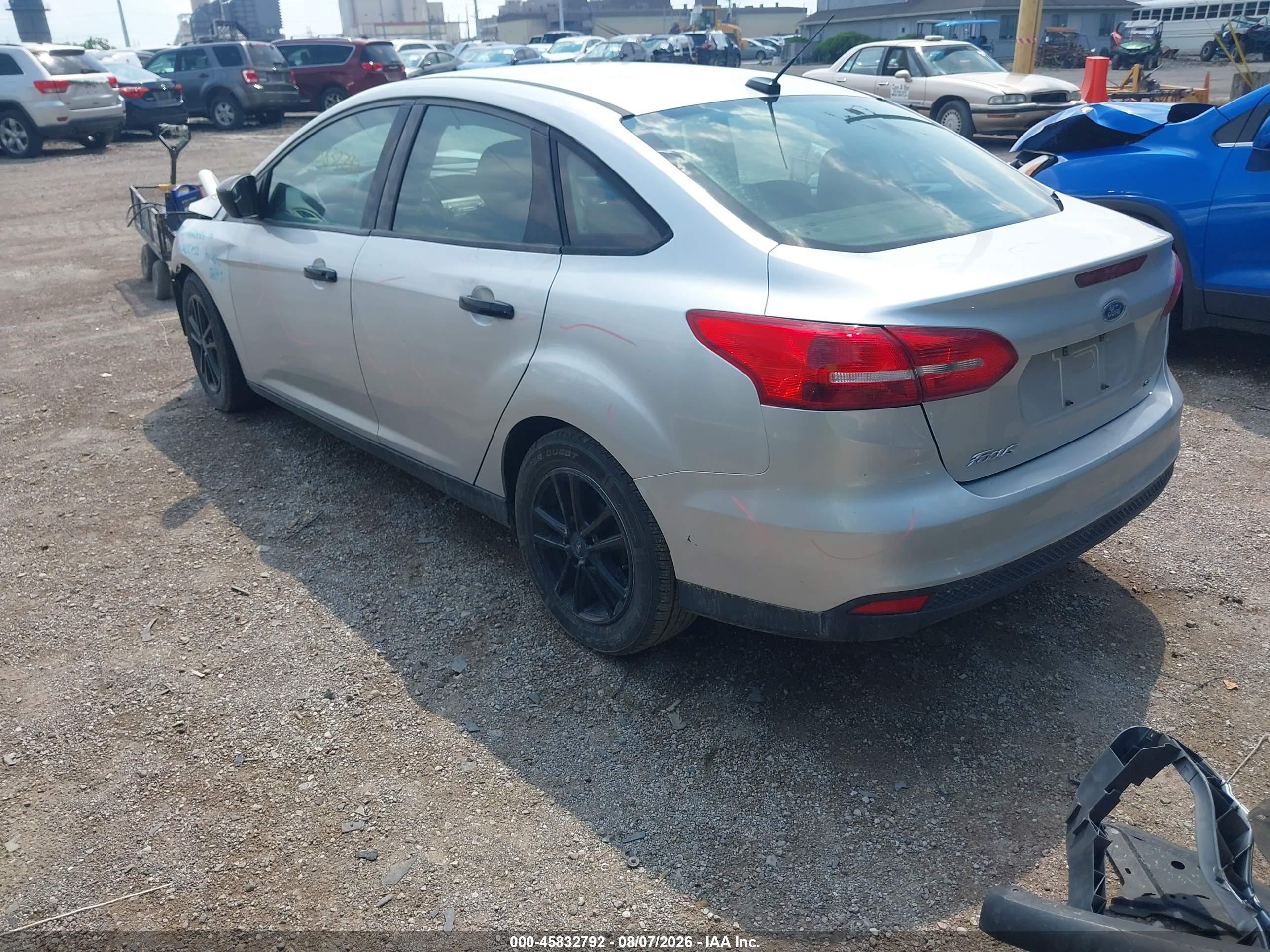 2018 Ford Focus Se Silver vin: 1FADP3F22JL224898