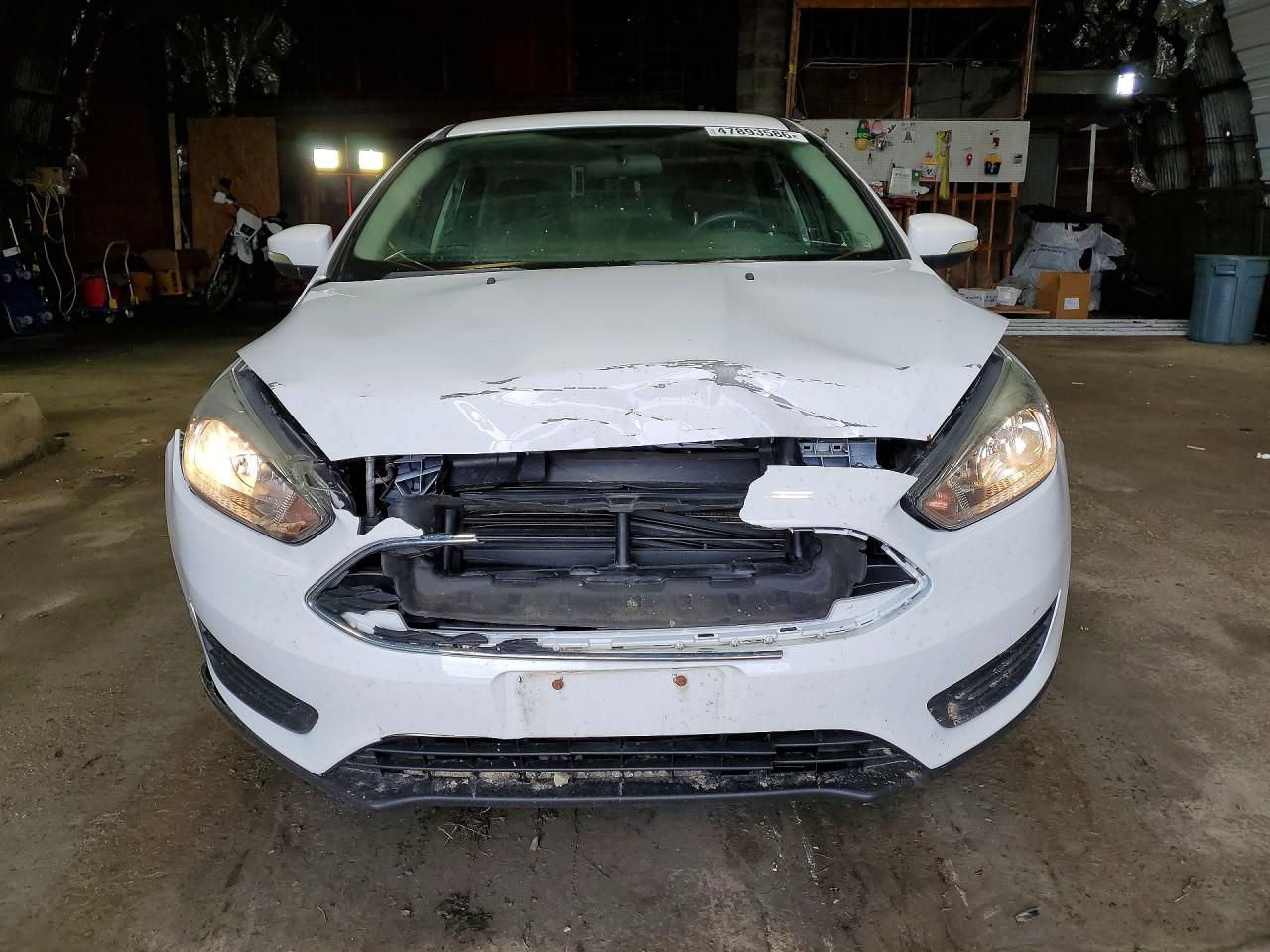 2018 Ford Focus Se White vin: 1FADP3F22JL264219