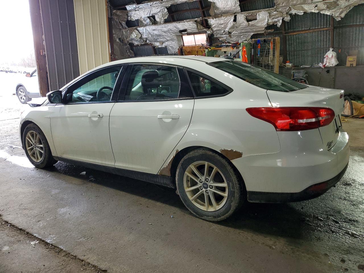 2018 Ford Focus Se White vin: 1FADP3F22JL264219
