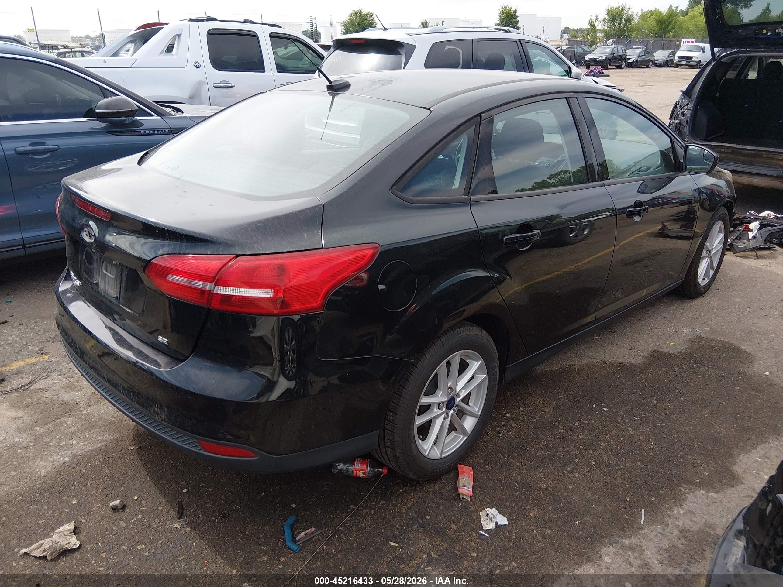 2018 Ford Focus Se Black vin: 1FADP3F22JL327755