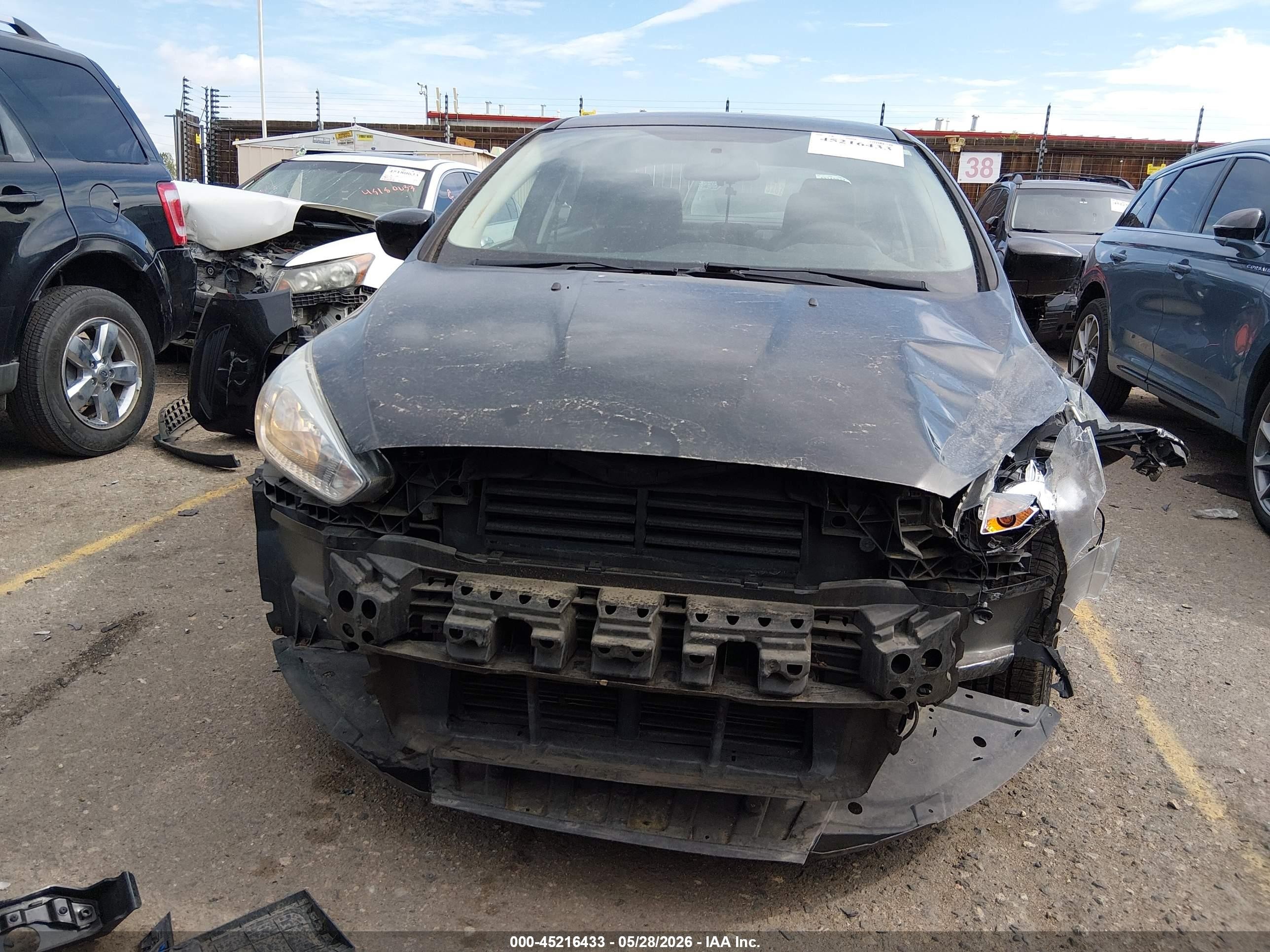 2018 Ford Focus Se Black vin: 1FADP3F22JL327755