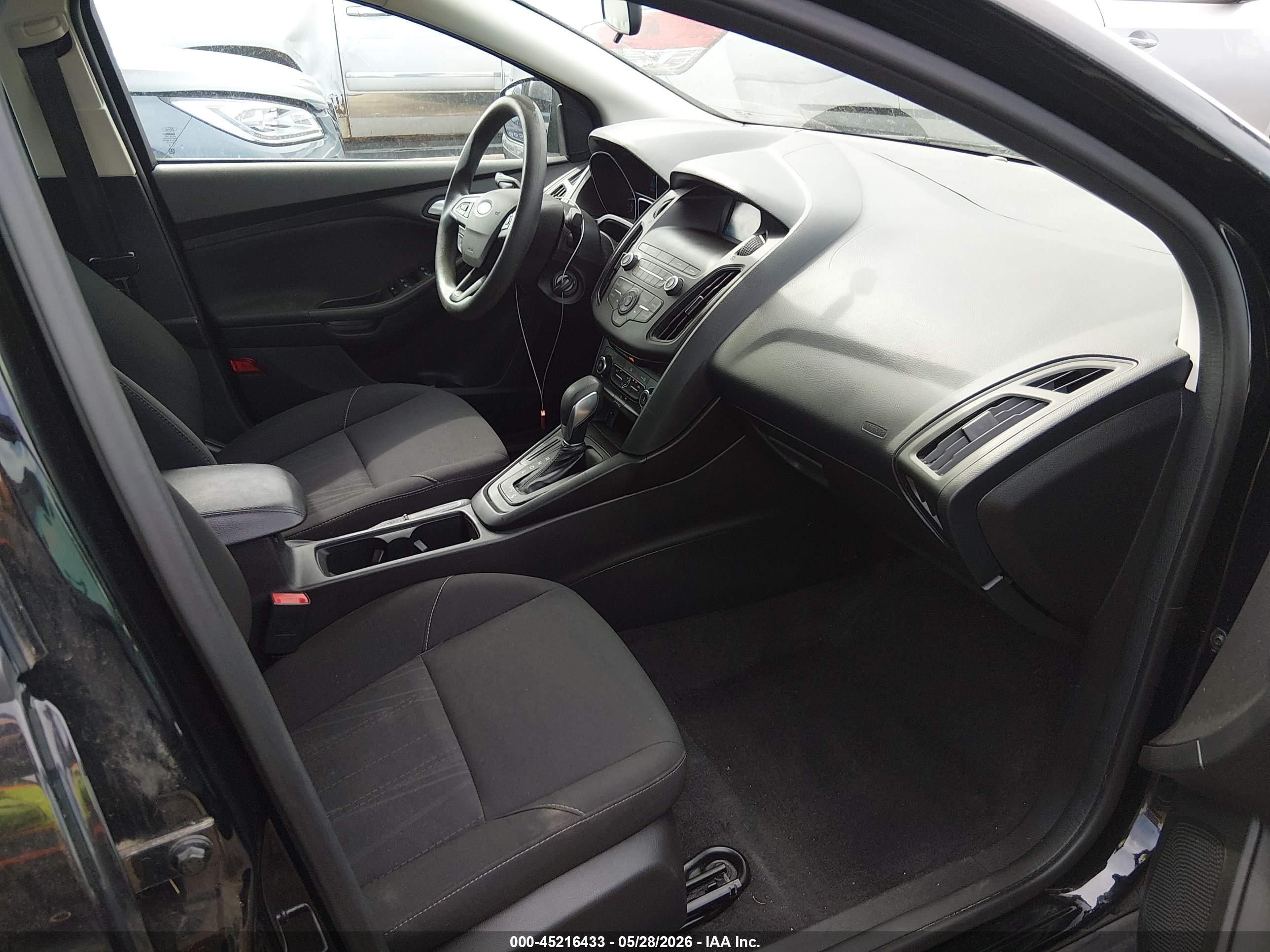 2018 Ford Focus Se Black vin: 1FADP3F22JL327755