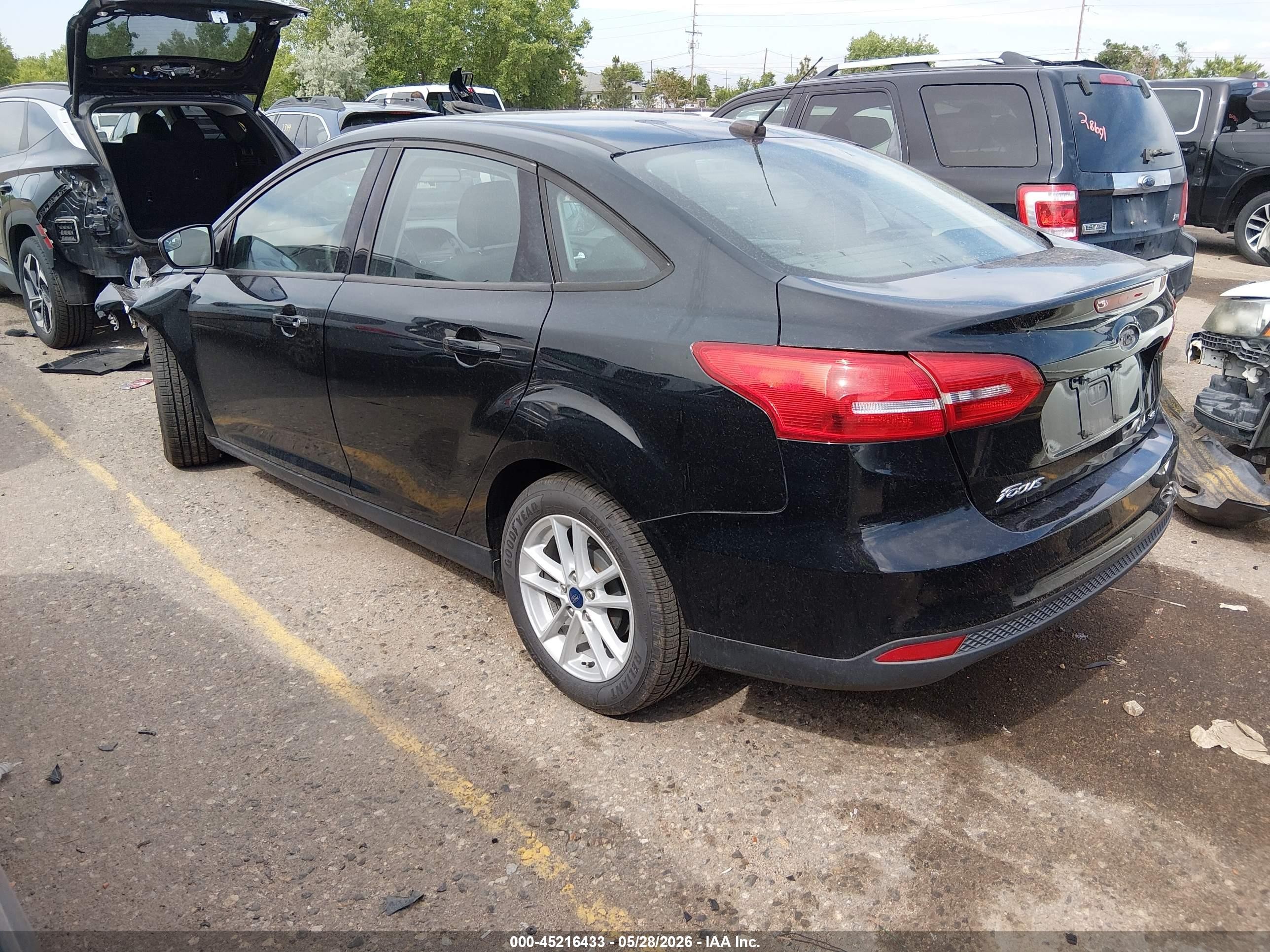 2018 Ford Focus Se Black vin: 1FADP3F22JL327755