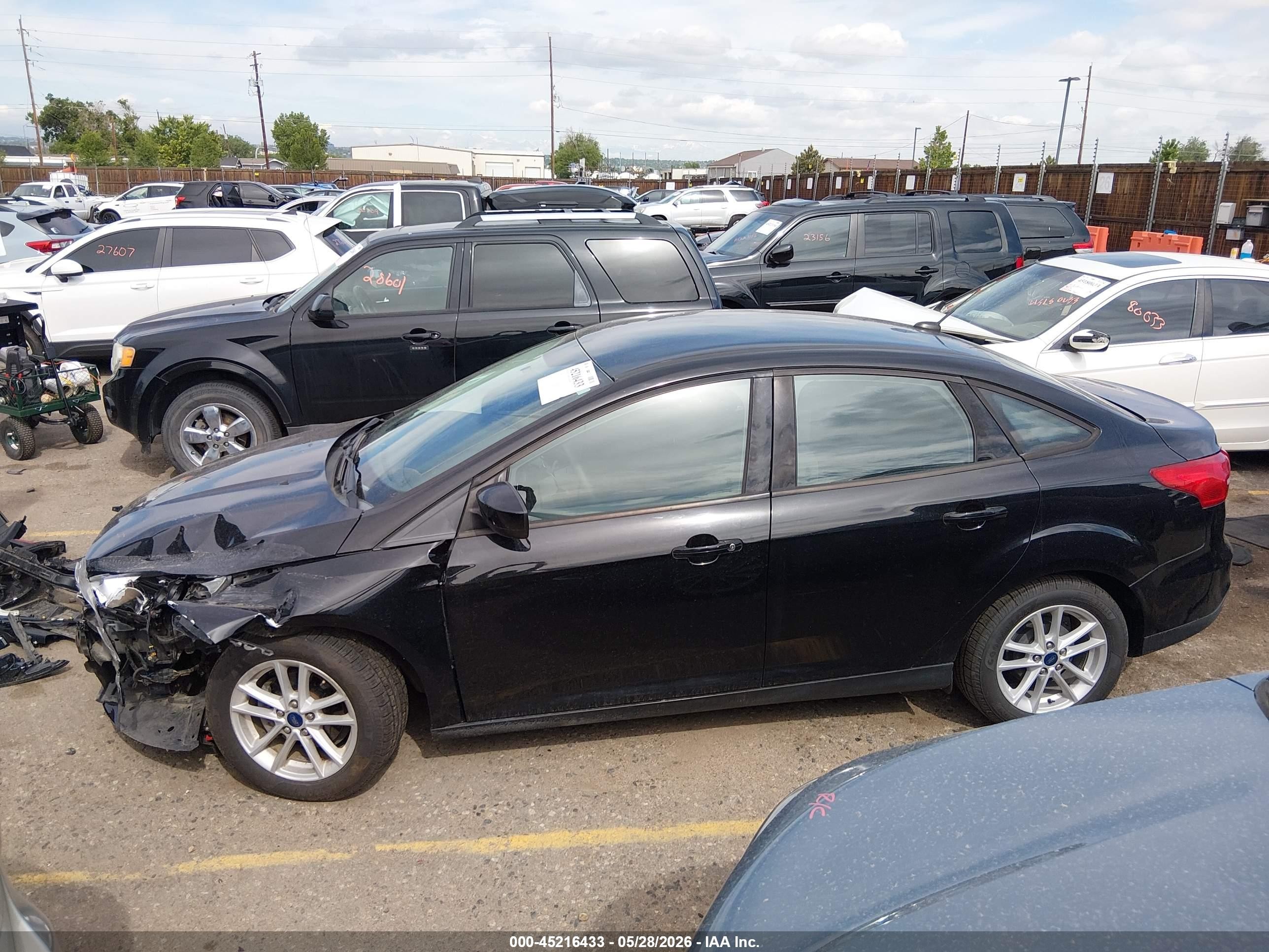 2018 Ford Focus Se Black vin: 1FADP3F22JL327755