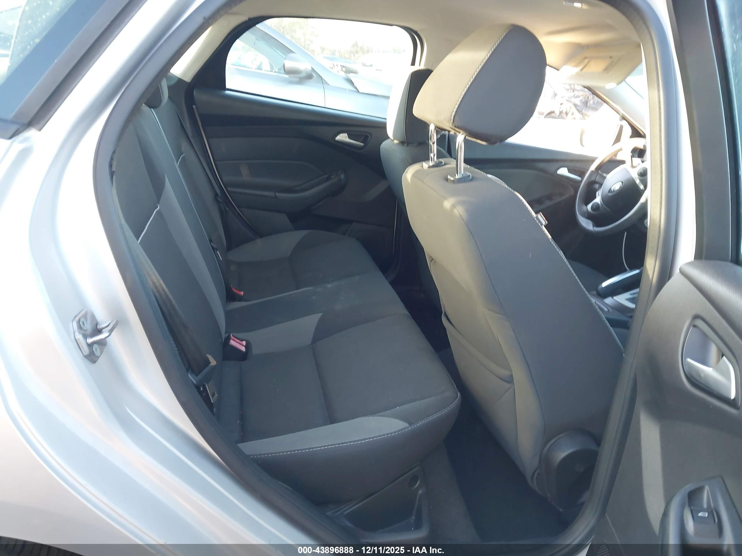 2013 Ford Focus Se Silver vin: 1FADP3F23DL196050