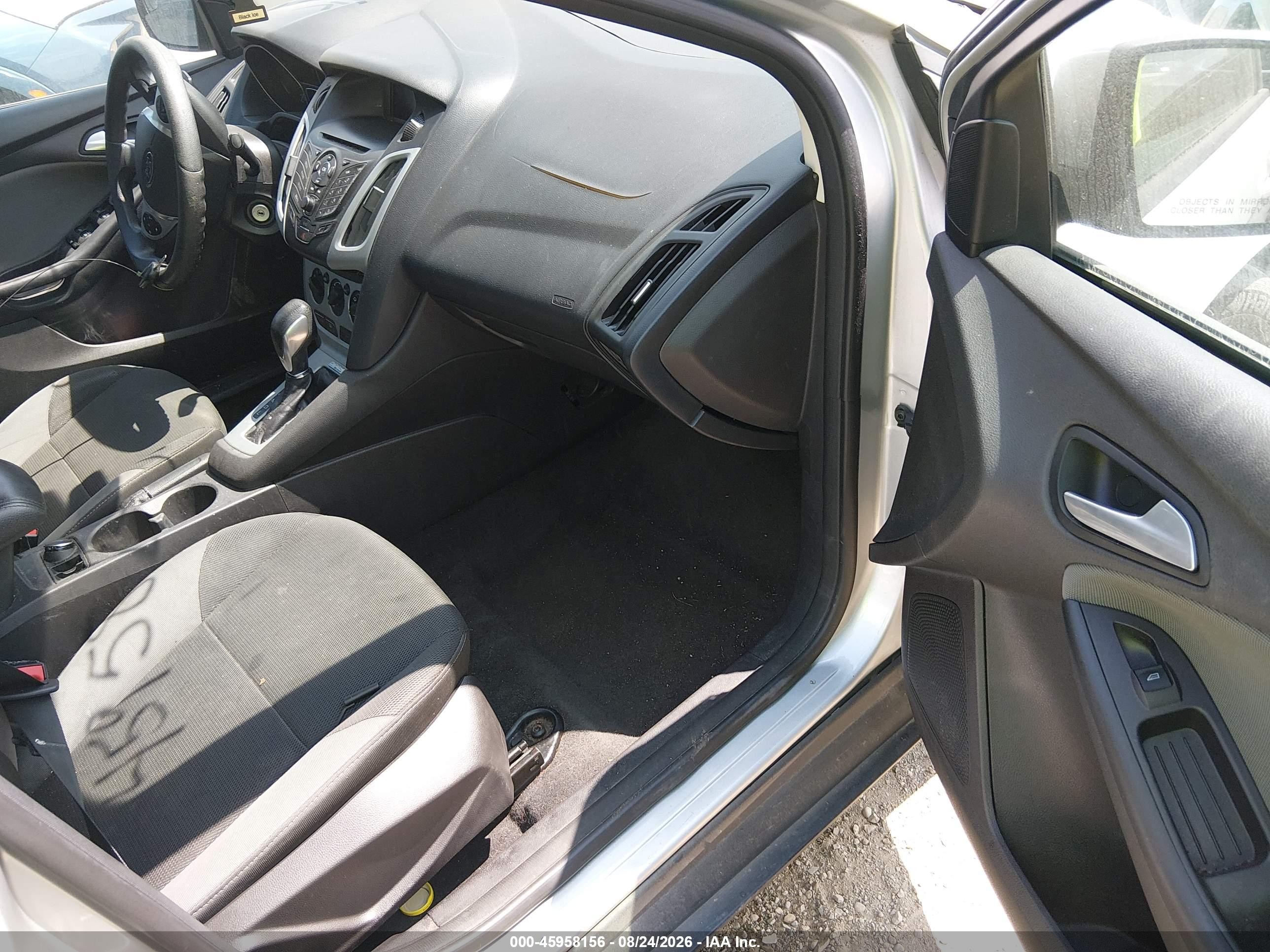 2014 Ford Focus Se Silver vin: 1FADP3F23EL107367